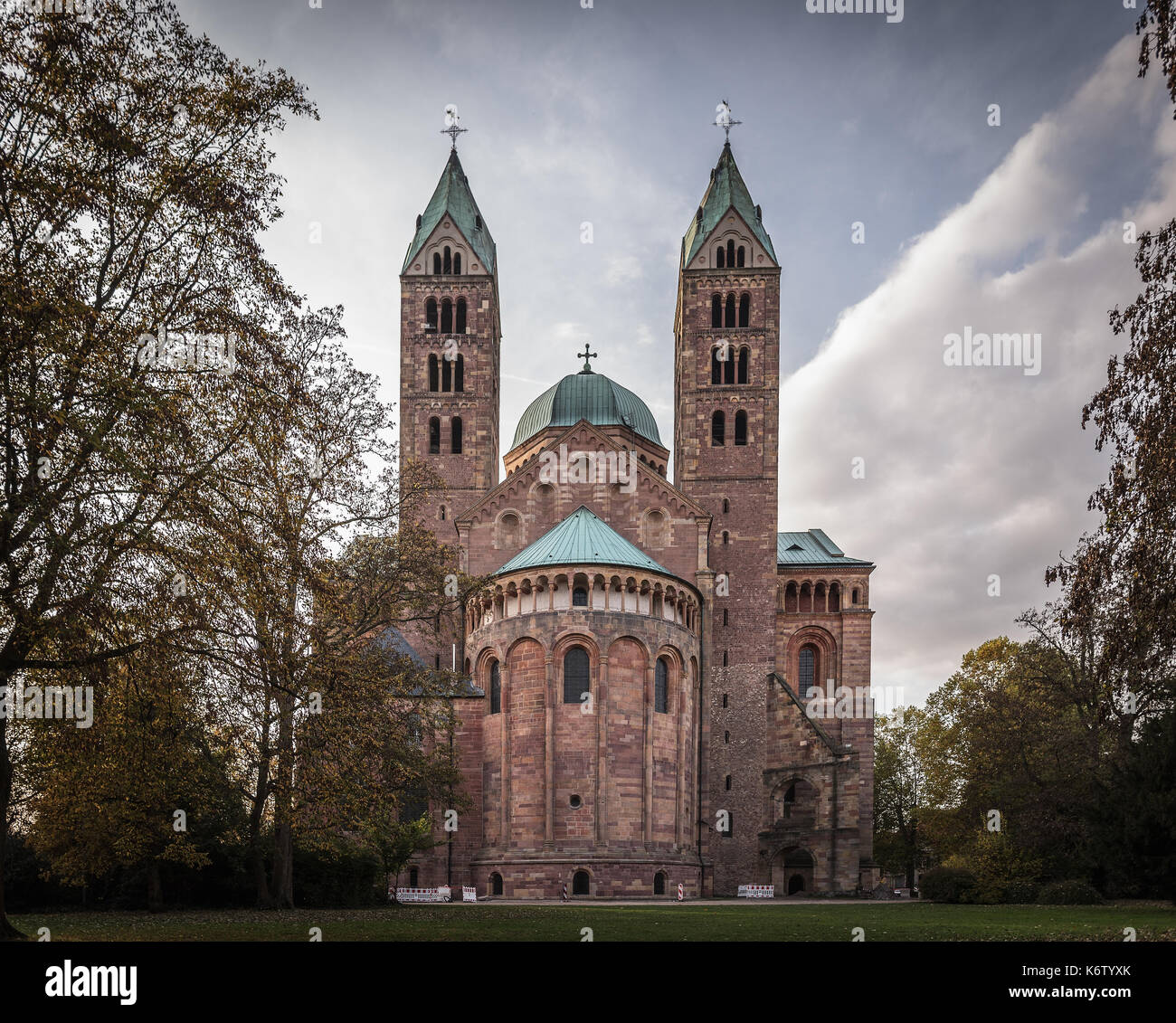 Speyer, GER, Rheinland-Pfalz - November 03, Domgarten . Im Bild: Der Dom von Speyer von der Ostseite aus dem Domgarten gesehen. Stock Photo