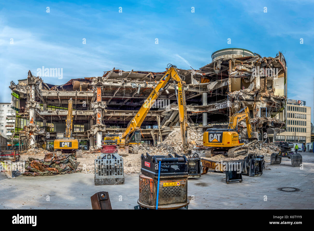 Ludwigshafen, GER - August 12, Abriss Tortenschachtel Ludwigshafen. Im Bild: Vortschritt beim Abriss der Tortenschachtel in Ludwigshafen Stock Photo