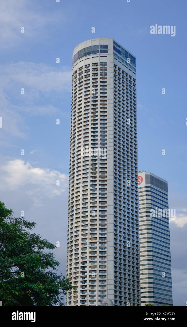 Singapore - Dec 14, 2015. Finance buildings at downtown in Singapore.  Singapore is third-largest foreign exchange market, third-largest financial  cent Stock Photo - Alamy