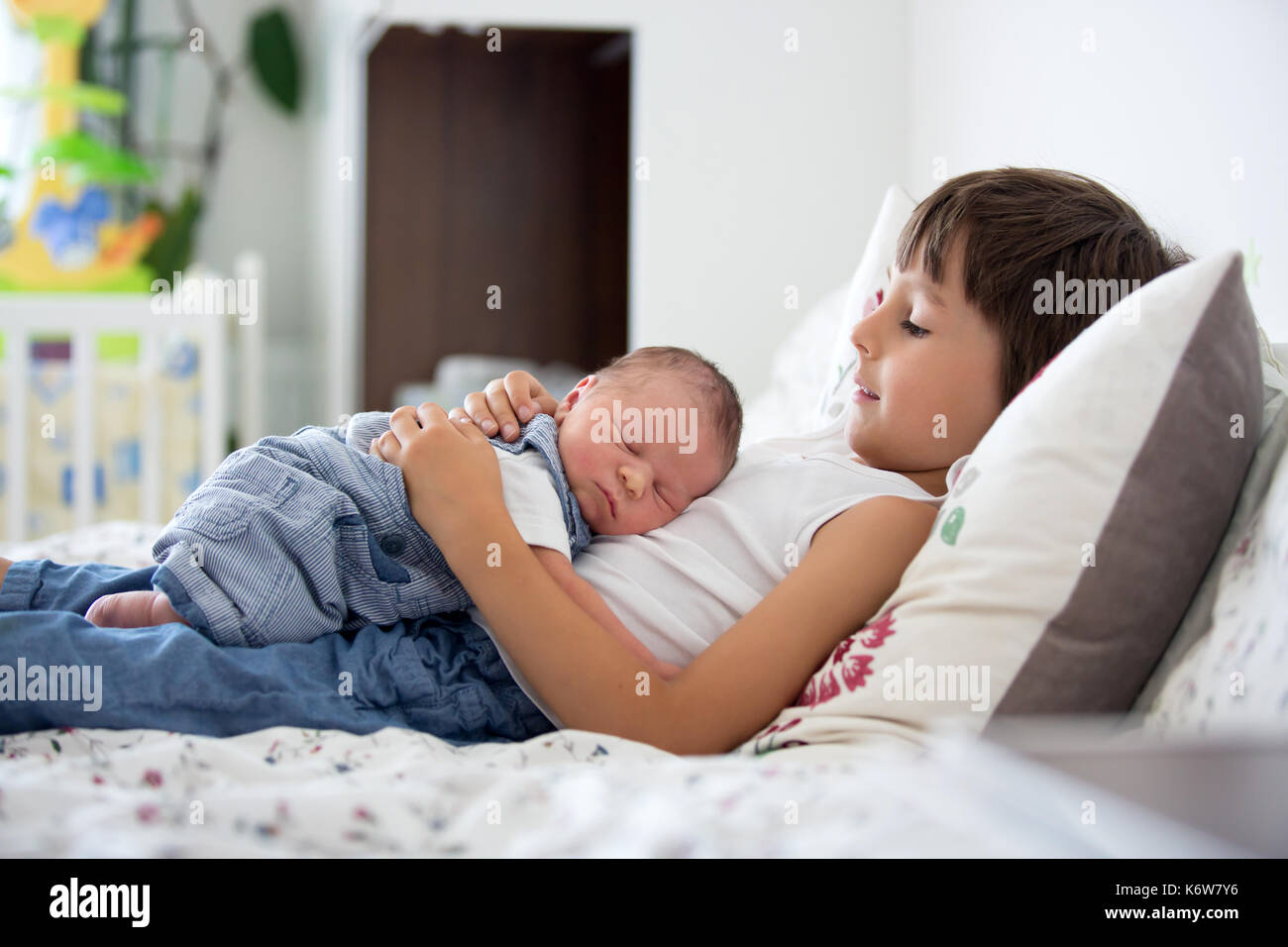 13 shots: how brotherly love in babies really looks like 13 shots: how brotherly love in babies really looks like
