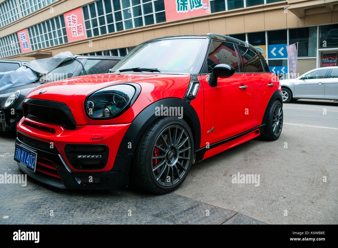 Post impresionismo Contradicción Ortodoxo Eric Yu's modified Mini Cooper S on the Beijing Tuning Street Stock Photo -  Alamy