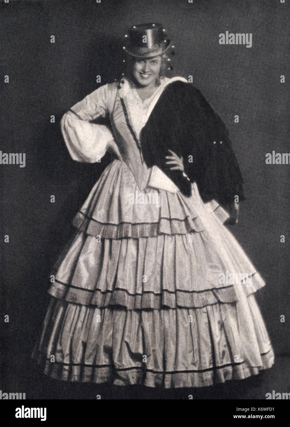 Female opera singer costume hi-res stock photography and images