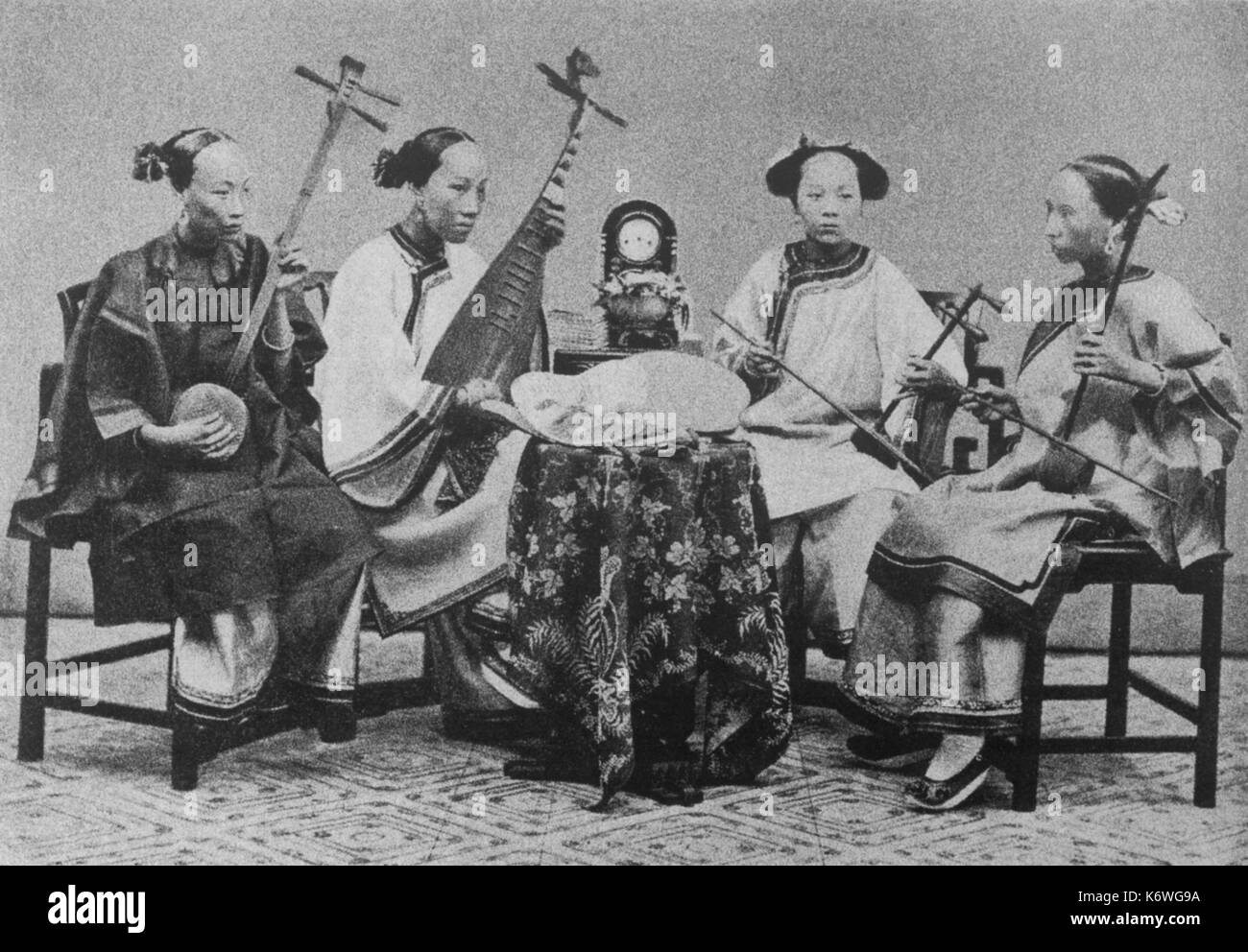 CHINA Early 20th century after  photograph of Chinese women singing & playing San-Hsien, Hu-ch'in (bowed) and Pipa Musicians & singers of Fu-Ciù Stock Photo