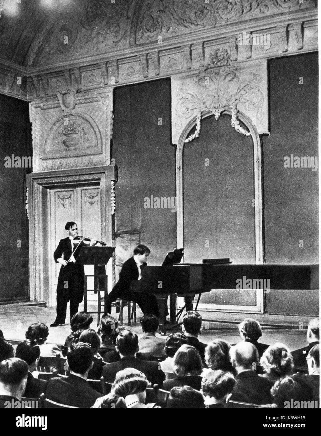 Leonid Kogan  playing violin, with Emil Gilels at piano at Moscow Beethoven Concert Hall.             Emil  GILELS: Russian pianist, 1917-1985 Leonid KOGAN: Russian Violinist, 1924-1982 Stock Photo