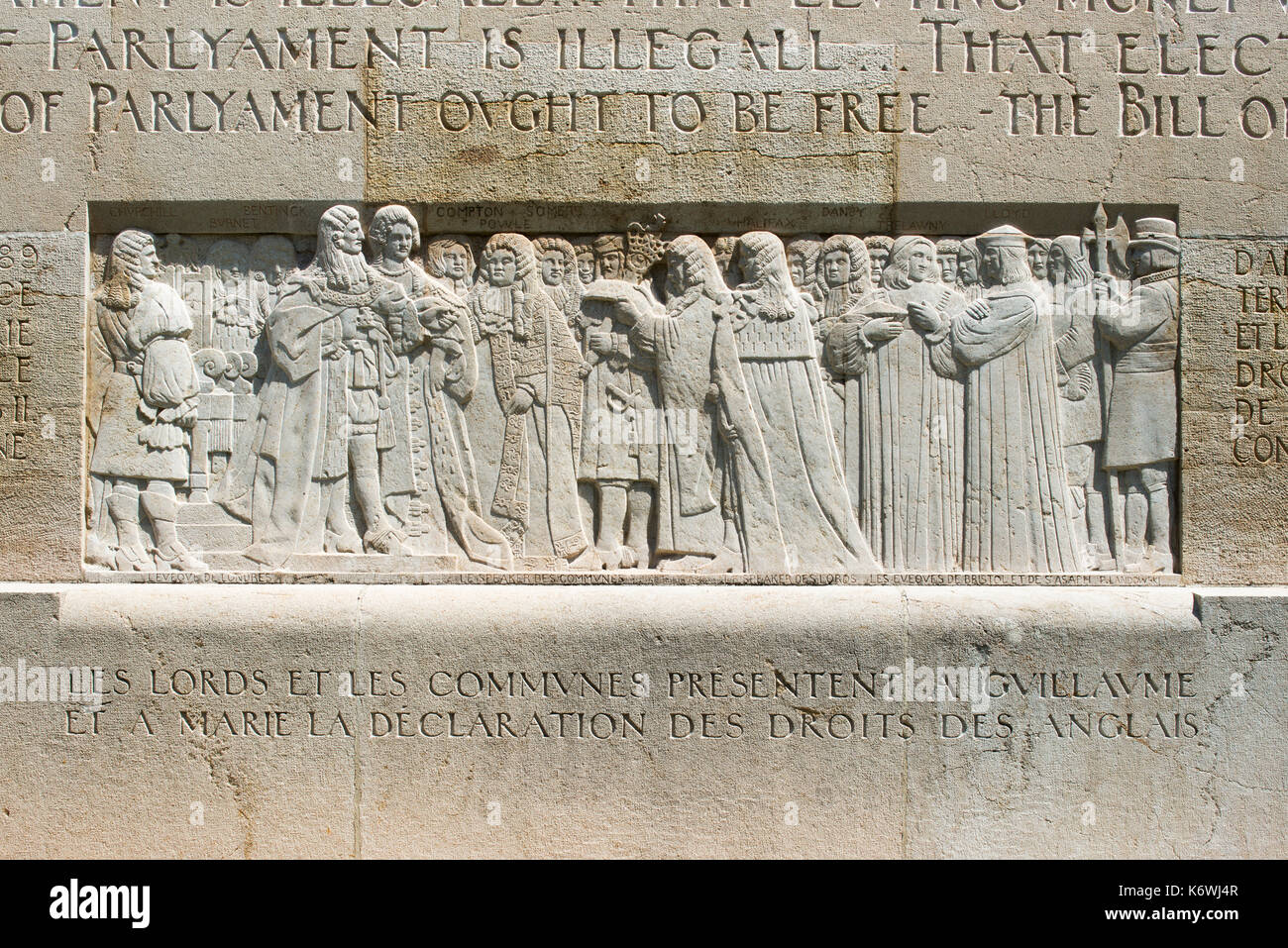 The English Parliament presents Wilhelm von Oranien 1689 the Declaration of Rights Relief at the International Monument of the Stock Photo