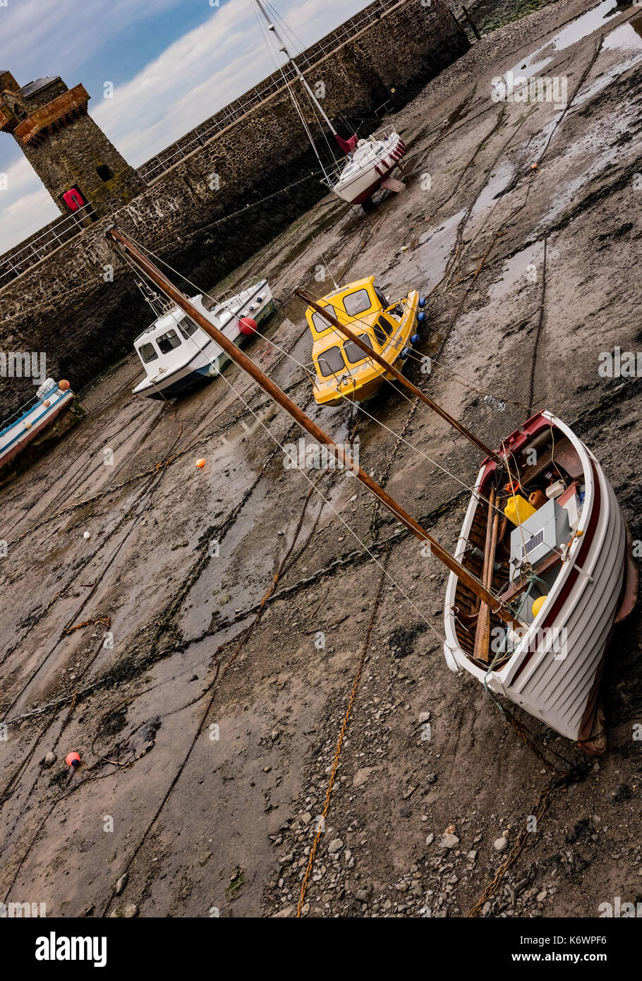 boats in the harbour at low tide Stock Photo - Alamy