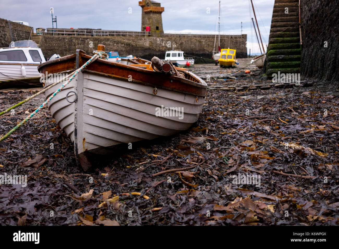 boats in the harbour low tide Stock Photo - Alamy