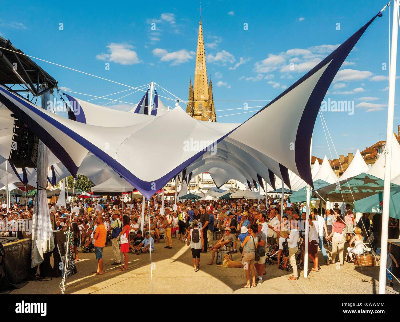France, Gers, Marciac, listed at Great Tourist Sites in Midi Pyrenees,  festival of Marciac, festival off on the Bastide Place, spectators enjoying  a jazz concert under a marquee Stock Photo - Alamy