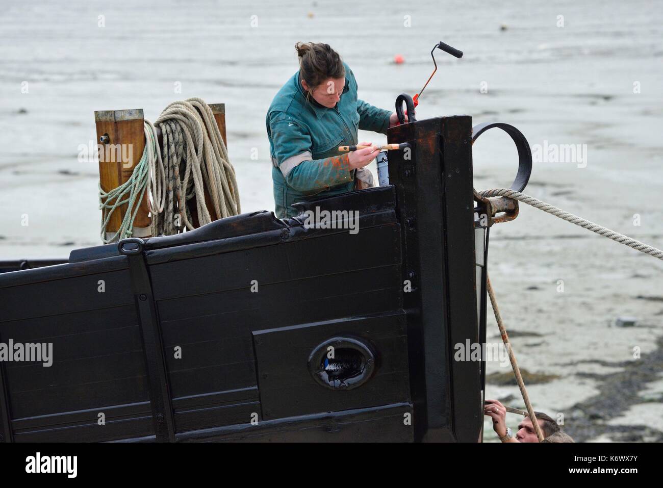 France, Ille et Vilaine, Cote d'Emeraude (Emerald Coast), Cancale, La Houle harbou, repair of a boatr Stock Photo