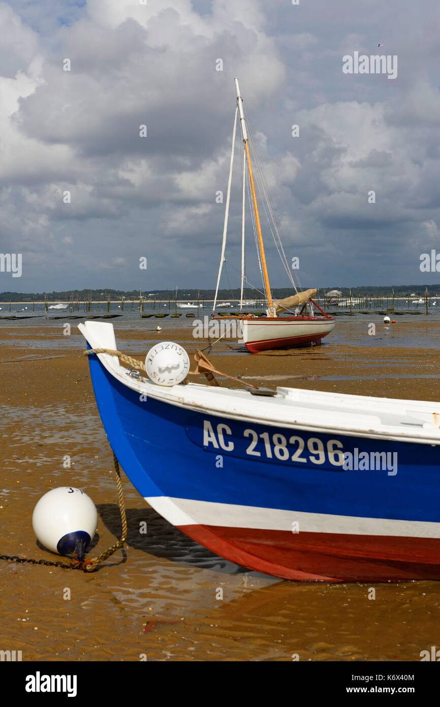 France, Gironde, Bassin d'Arcachon, Cap Ferret, Mimbeau, pinasse on beach  Stock Photo - Alamy