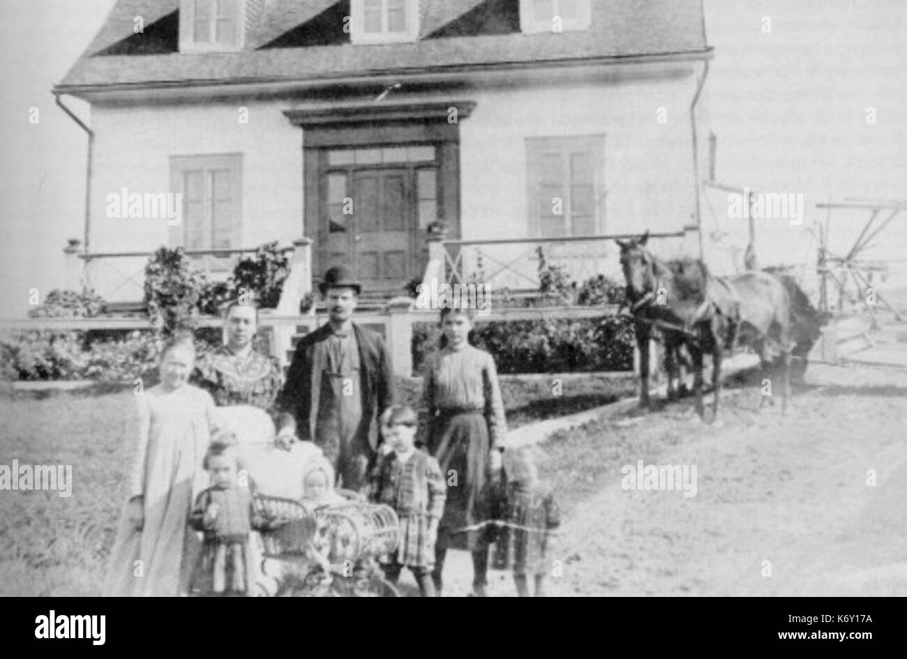 Famille d agriculteurs de Saint Zacharie Stock Photo Alamy