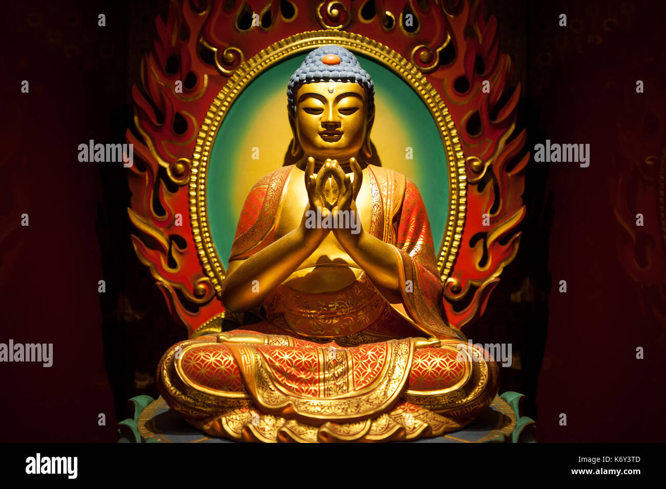 , Singapore, Republic of Singapore, Asia - A Buddha figure inside the Buddha Tooth Relic Temple in Singapore's Chinatown district Stock Photo - Alamy , Singapore, Republic of Singapore, Asia - A Buddha figure inside the Buddha Tooth Relic Temple in Singapore's Chinatown district Stock Photo - Alamy