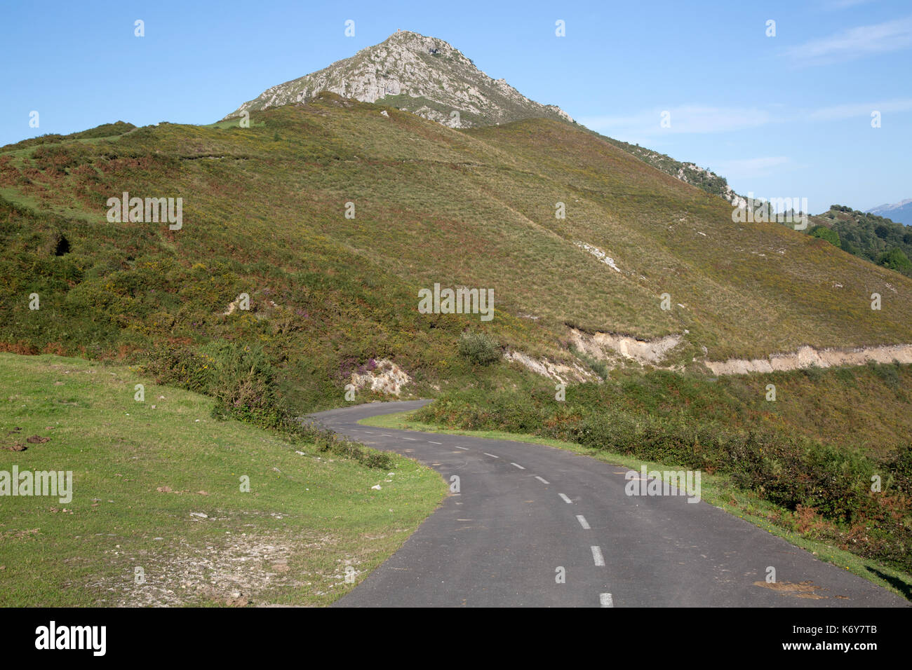 road-in-picos-de-europa-mountain-range-alto-del-torno-austurias