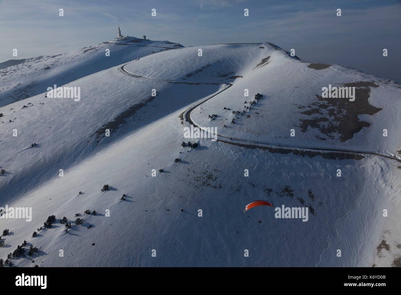 France, Vaucluse, Bedoin, Mont Ventoux, D974, Ulm, motorized paraglider
