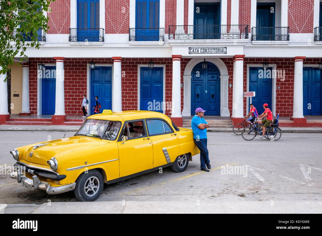 Cuba, Holguin province, Holguin, Parque Calixto Garcia, old american