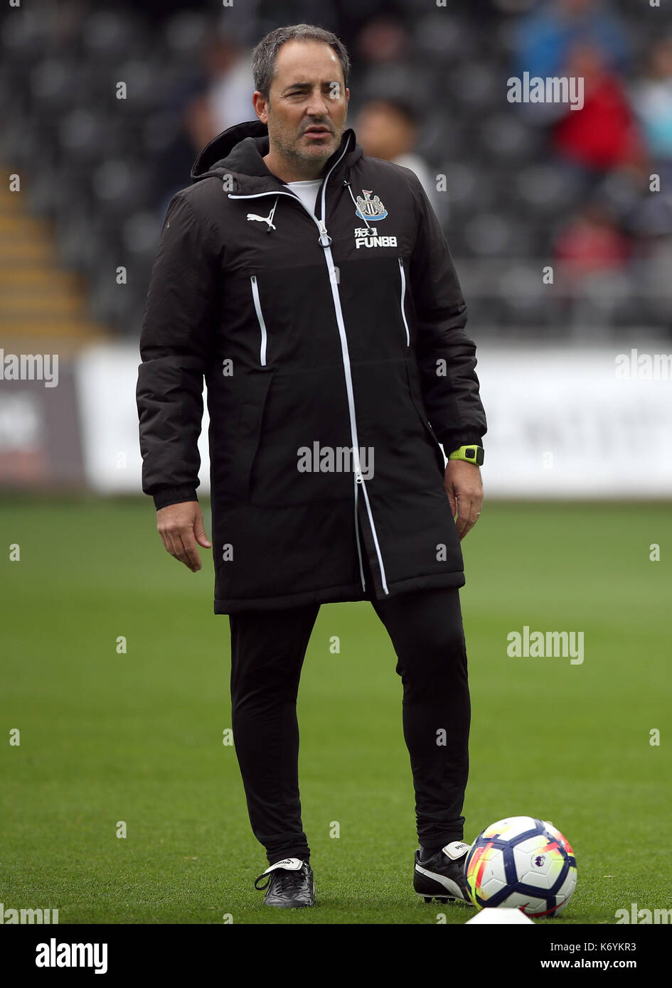 Newcastle United first team coach Antonio Gomez Perez Stock Photo - Alamy