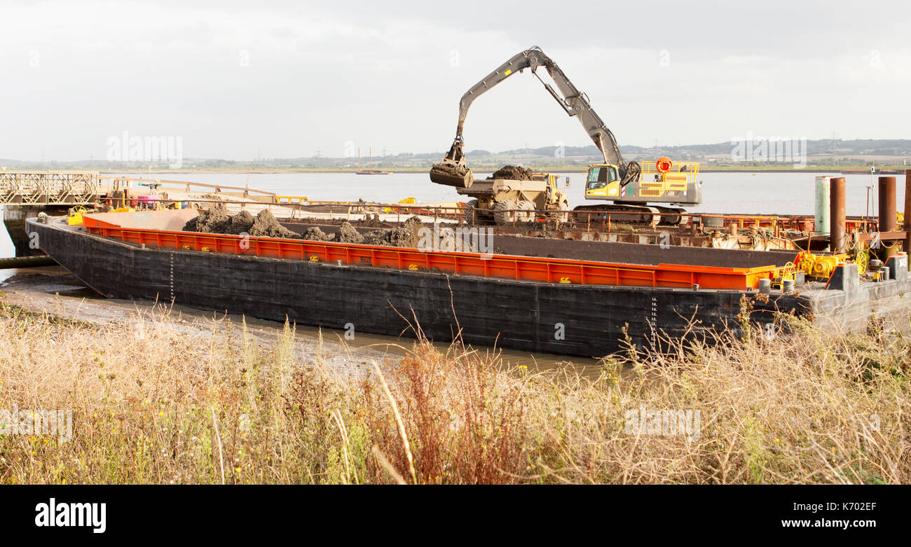 Unloading barge hires stock photography and images Alamy
