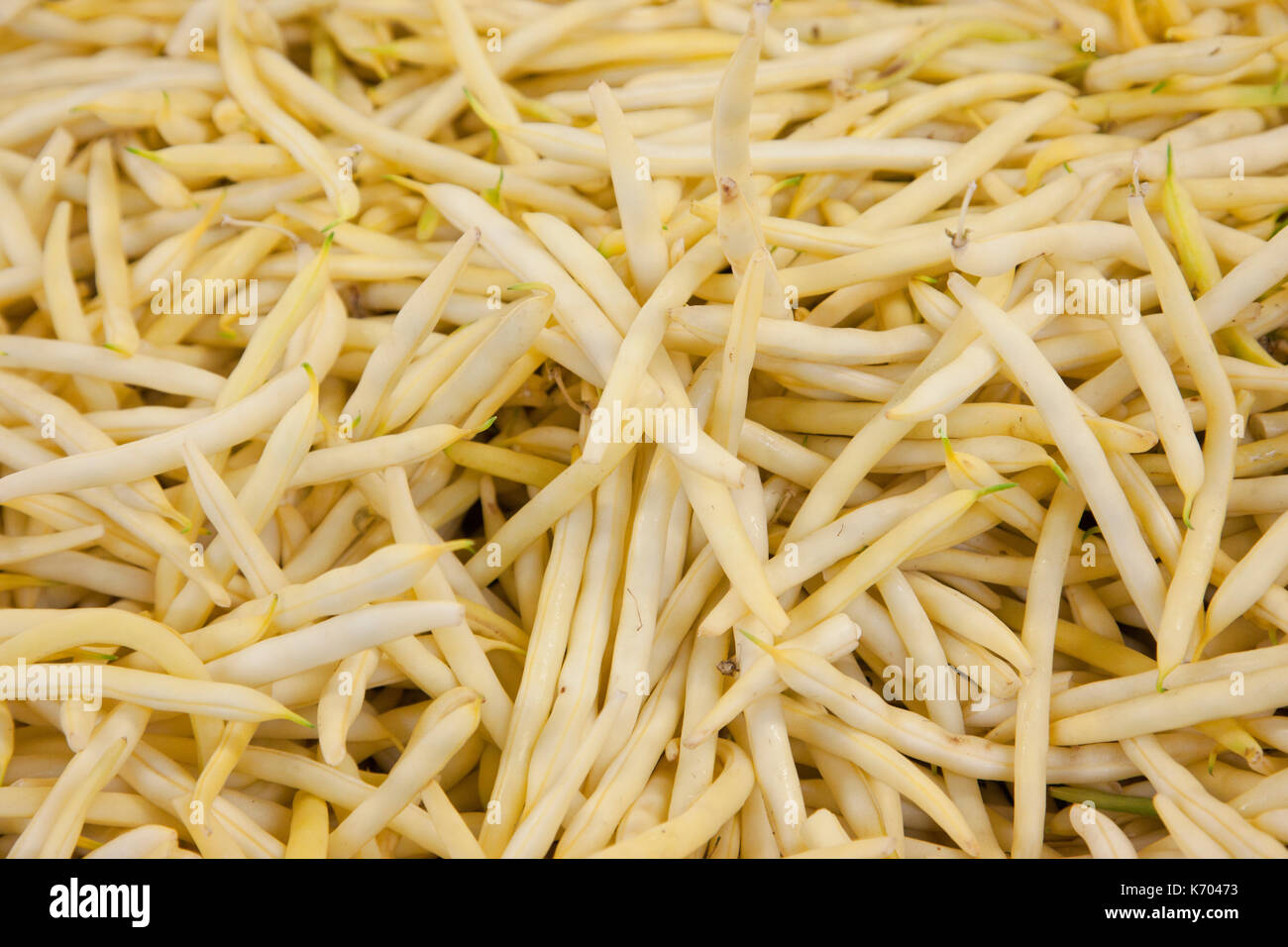 a group of yellow waxy string beans at a market Stock Photo Alamy