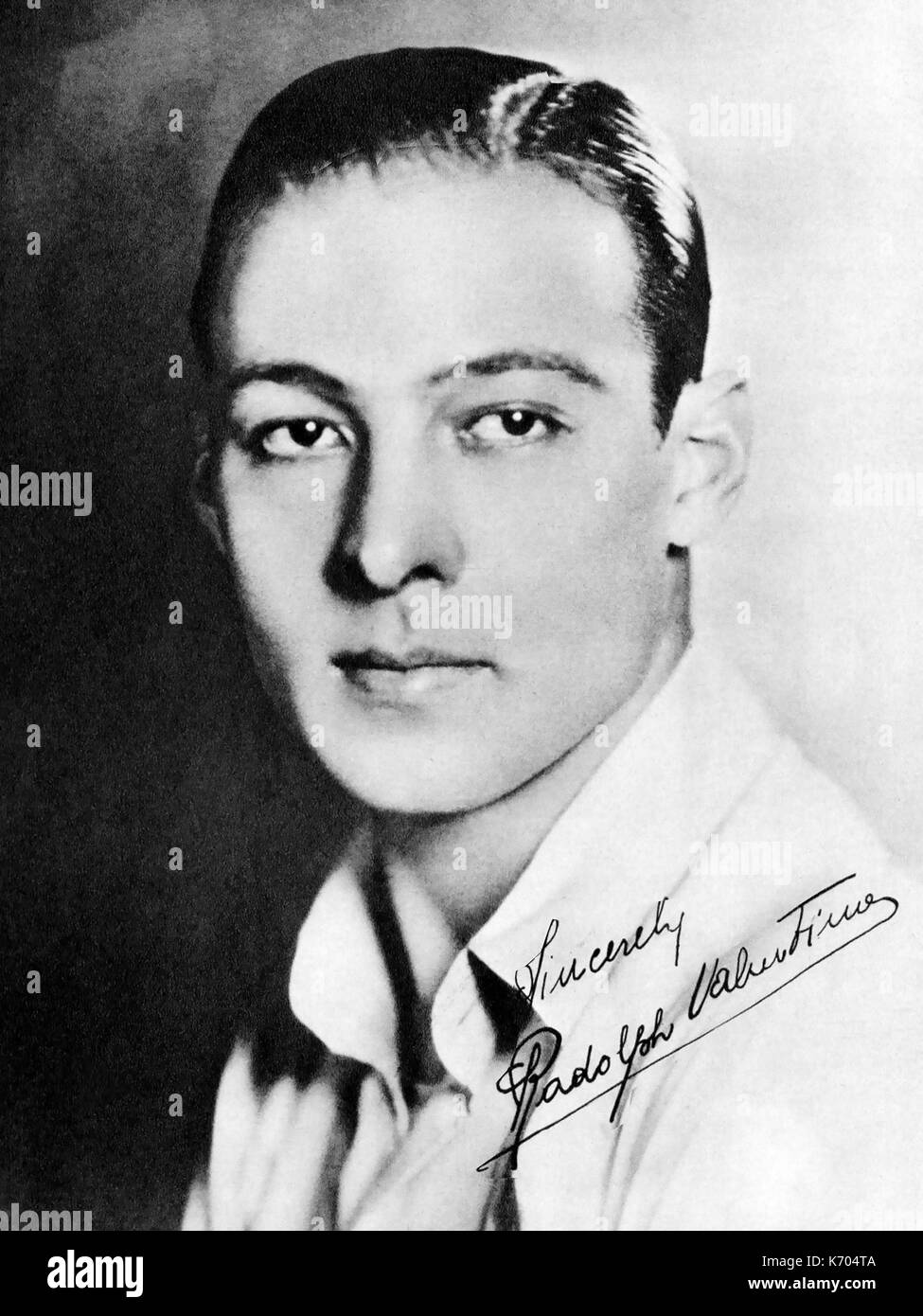 Udfyld sten flaskehals RUDOLPH VALENTINO (1895-1926) Italian-American film actor about 1920 Stock  Photo - Alamy