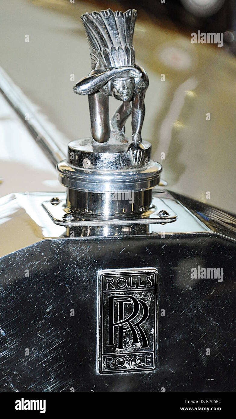 Rolls royce emblem hi-res stock photography and images - Alamy