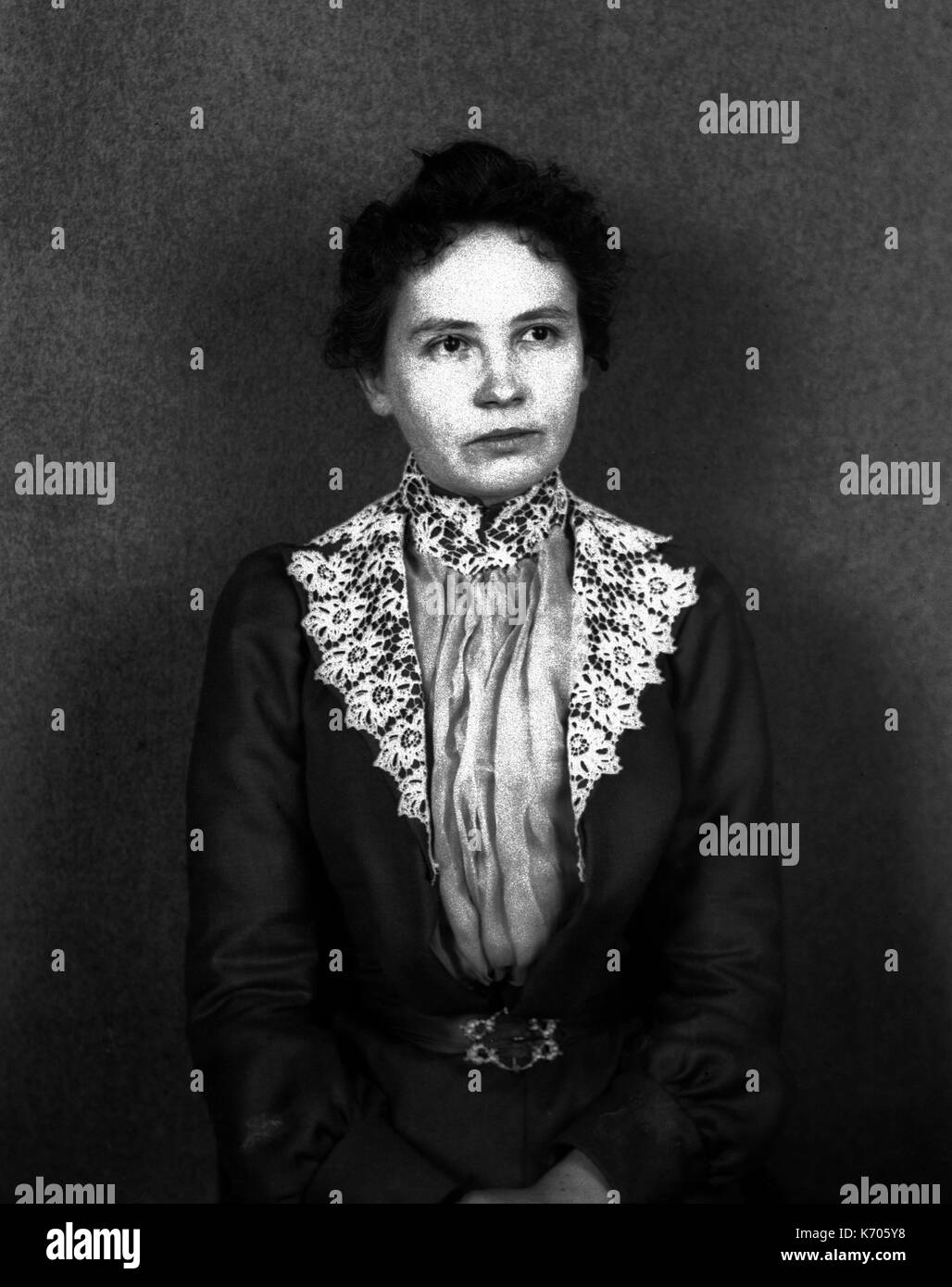 AJAXNETPHOTO. 1891-1910 (APPROX). FRANCE. - PORTRAIT OF A WOMAN SEATED  IN A LONG DRESS WITH A PATTERNED LACE COLLAR. PHOTOGRAPHER:UNKNOWN © DIGITAL IMAGE COPYRIGHT AJAX VINTAGE PICTURE LIBRARY SOURCE: AJAX VINTAGE PICTURE LIBRARY COLLECTION REF:AVL FRA 1890 B29X1221 Stock Photo