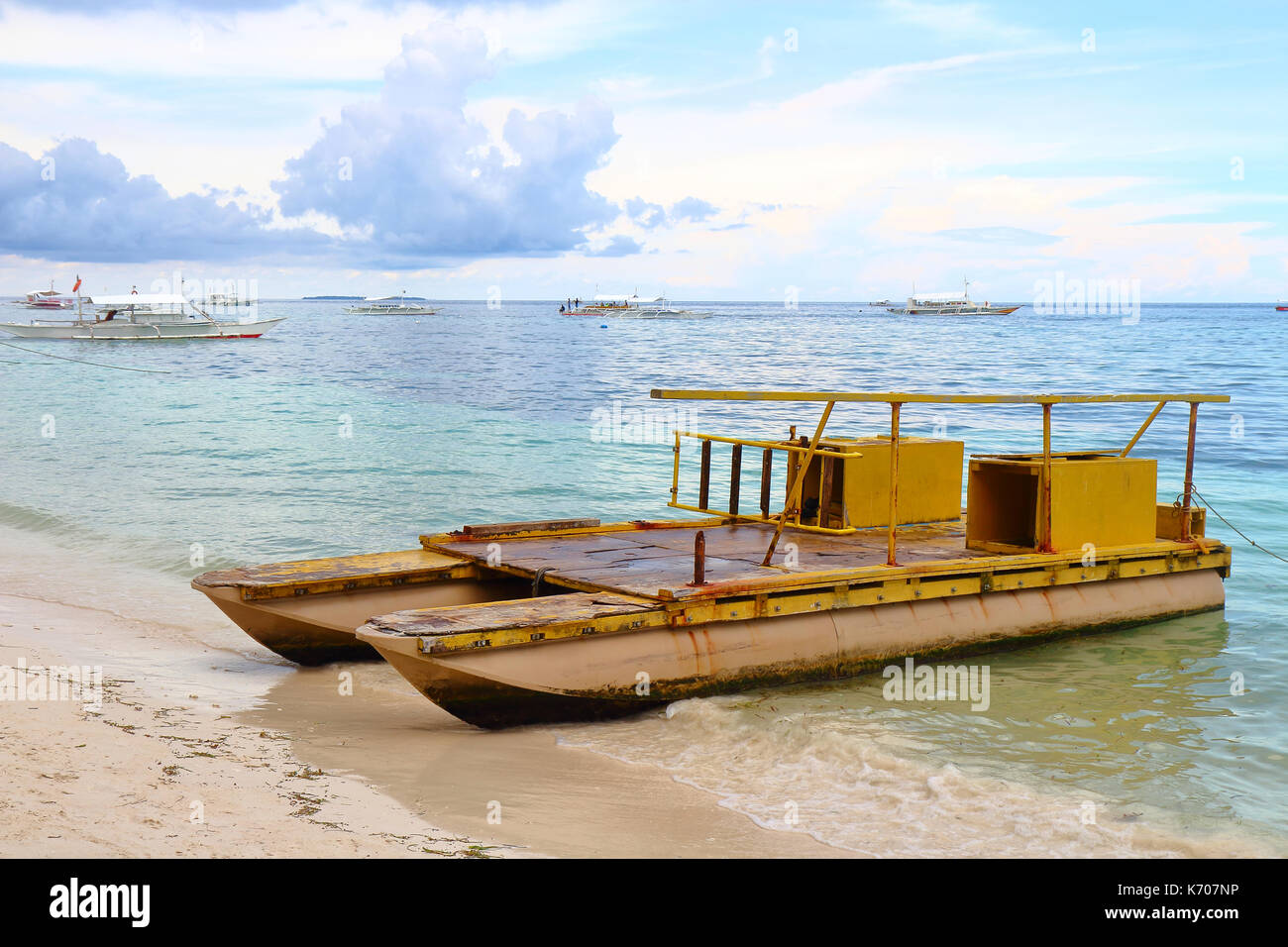 https://c8.alamy.com/comp/K707NP/an-old-rusty-twin-hull-boat-used-to-transport-tourist-in-the-tropical-K707NP.jpg