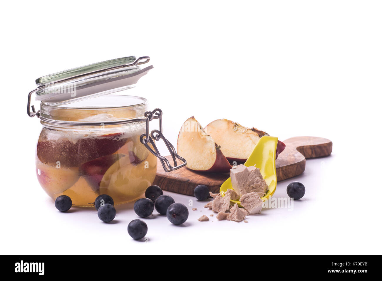 Fruit fermentation yeast bakery technique with saccharomyces cerevisiae