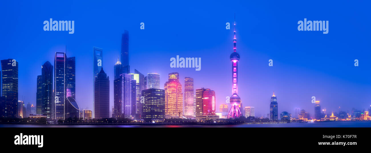 Night shanghai city river bay hi-res stock photography and images - Alamy