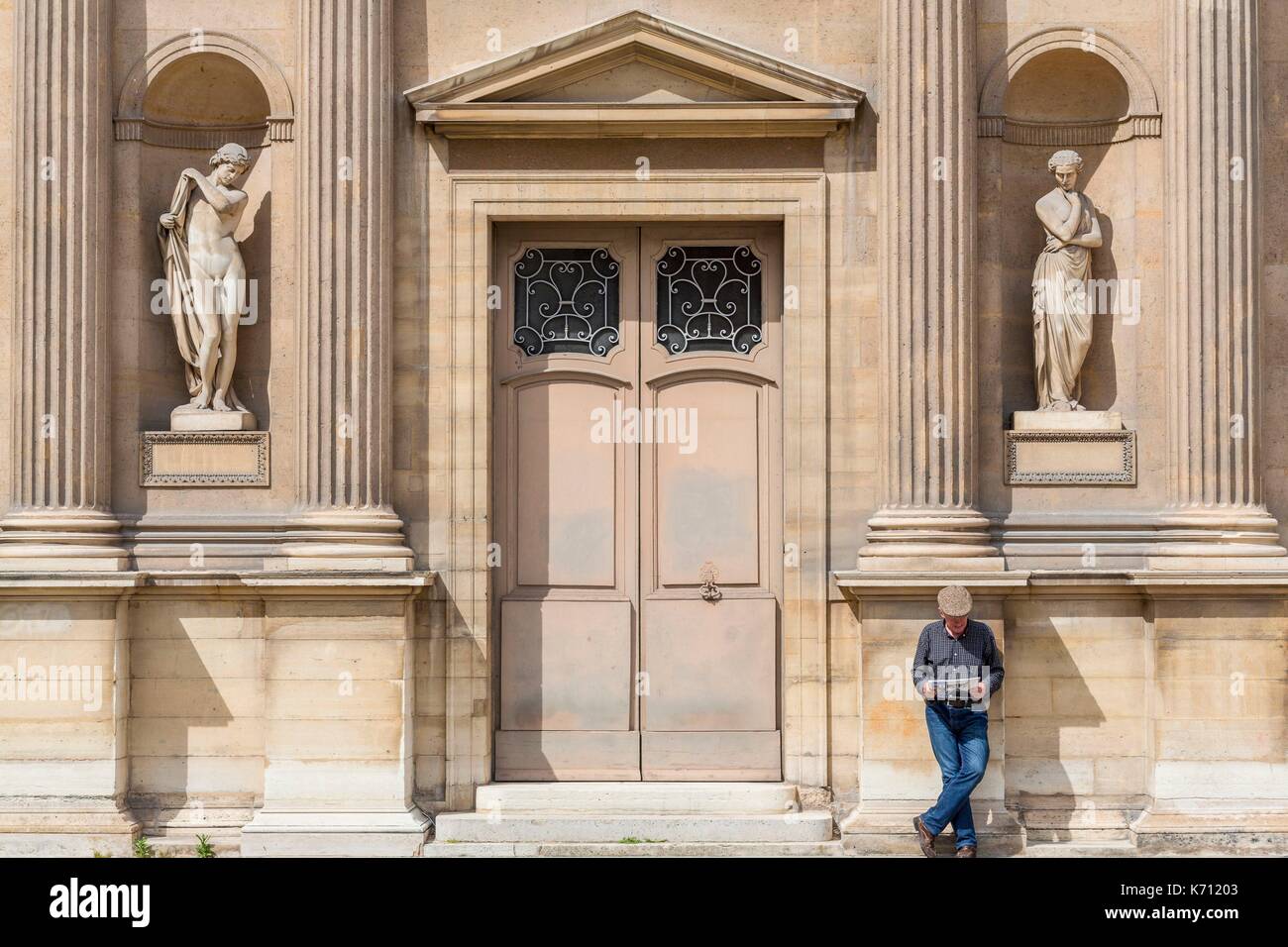 Louvre Cour Carrée High Resolution Stock Photography and Images - Alamy