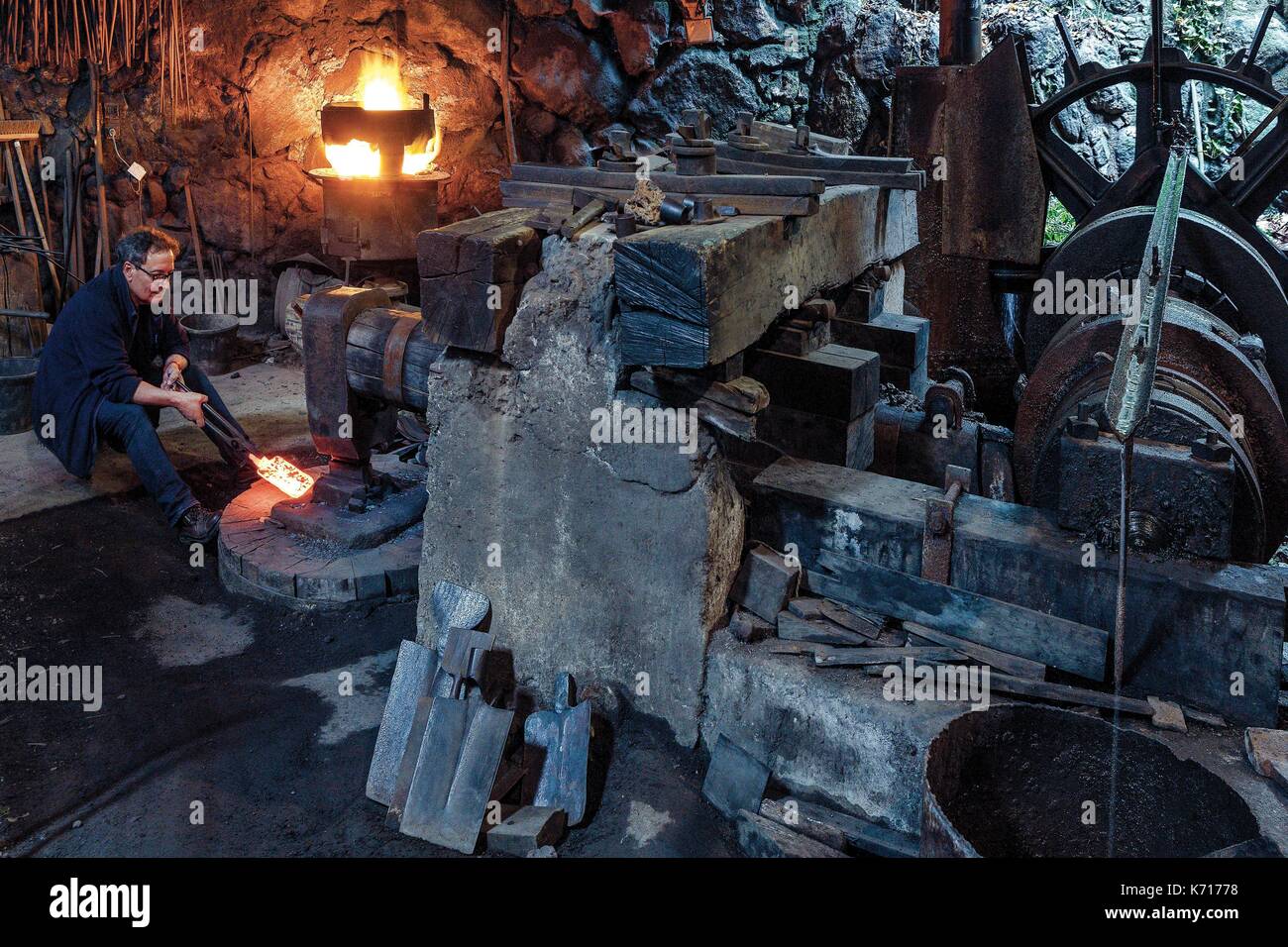 Culture de forge hi-res stock photography and images - Alamy