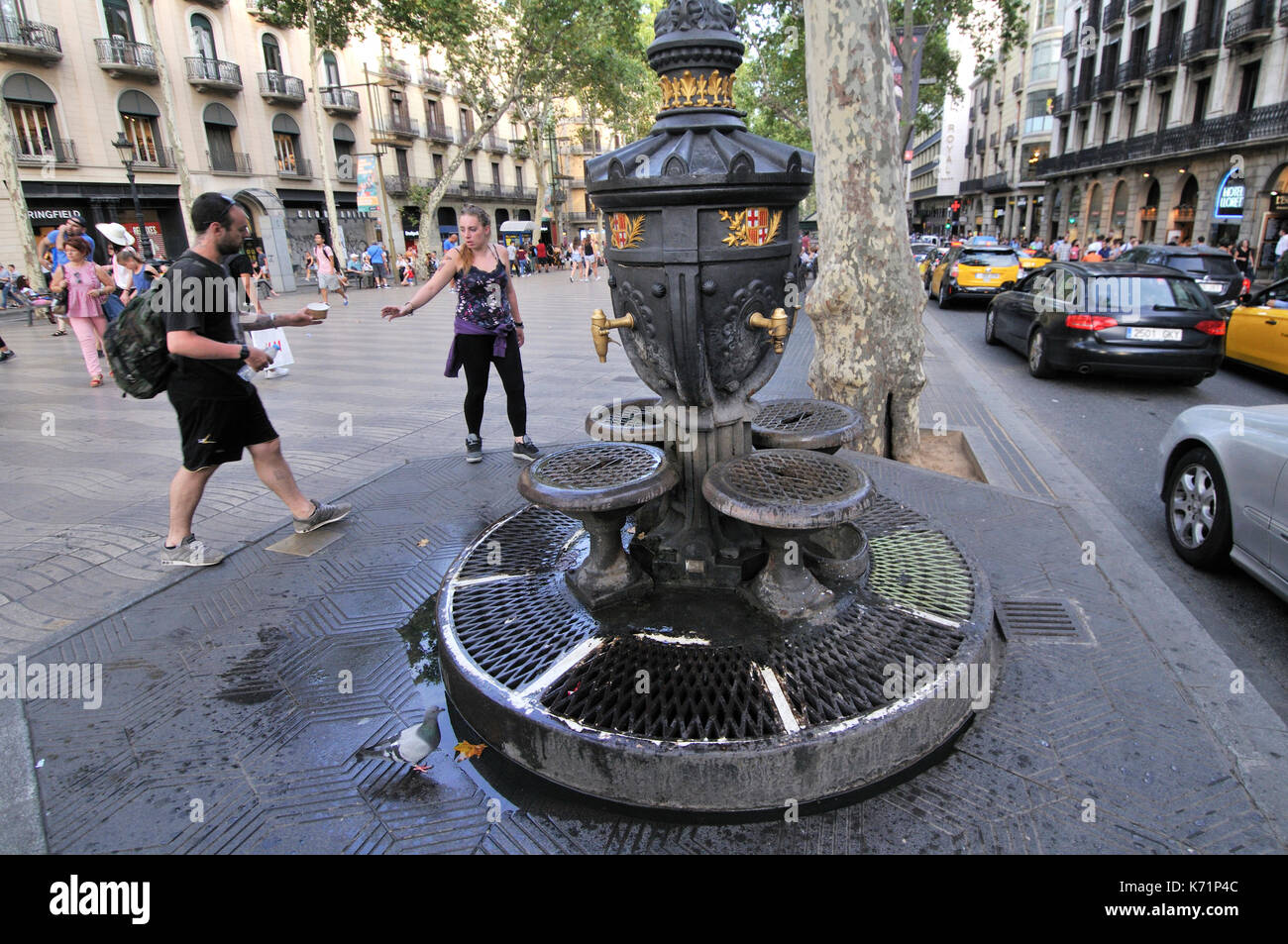 Font de Canaletes, Fuente de Canaletas, ornate fountain, crowned by a lamp  post, Rambla de Canaletes, La Rambla, Barcelona Stock Photo - Alamy