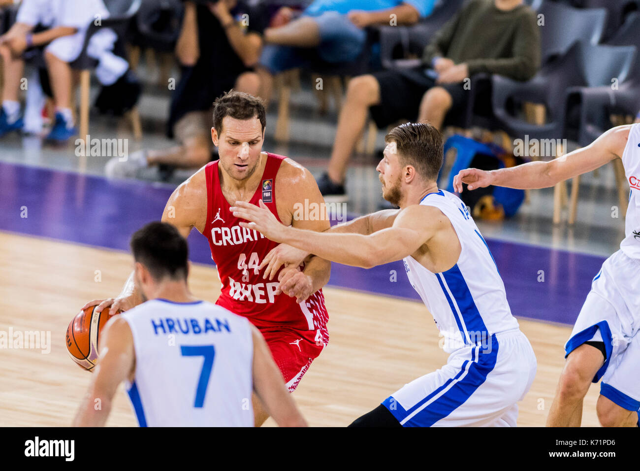 France spain basketball hi-res stock photography and images - Page 12 -  Alamy