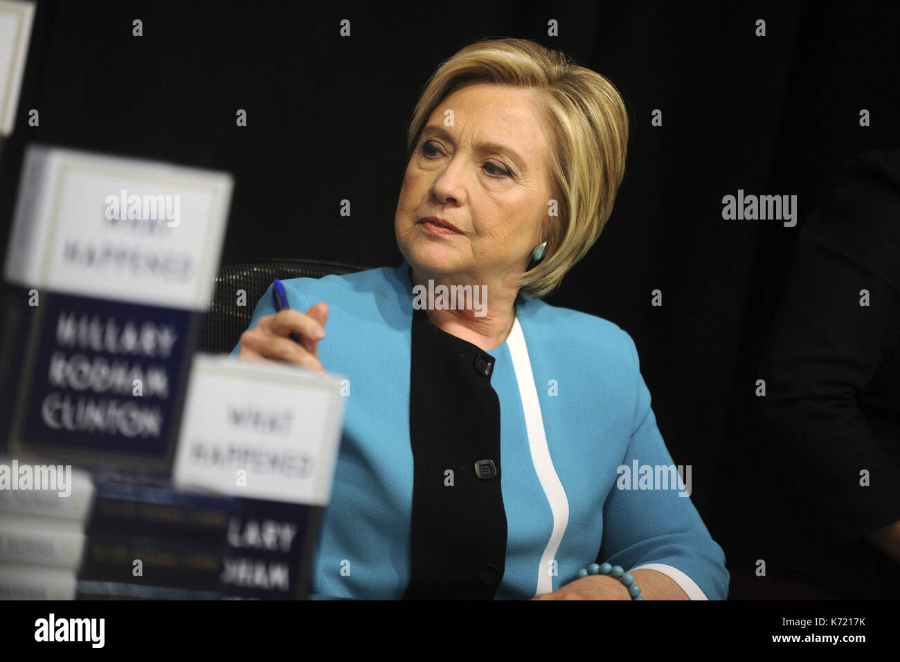 New York City. 12th Sep, 2017. Hillary Clinton signs copies of her book, 'What Happened' at Barnes & Noble Union Square on September 12, 2017 in New York City. | Verwendung weltweit/picture alliance Credit: dpa/Alamy Live News Stock Photo