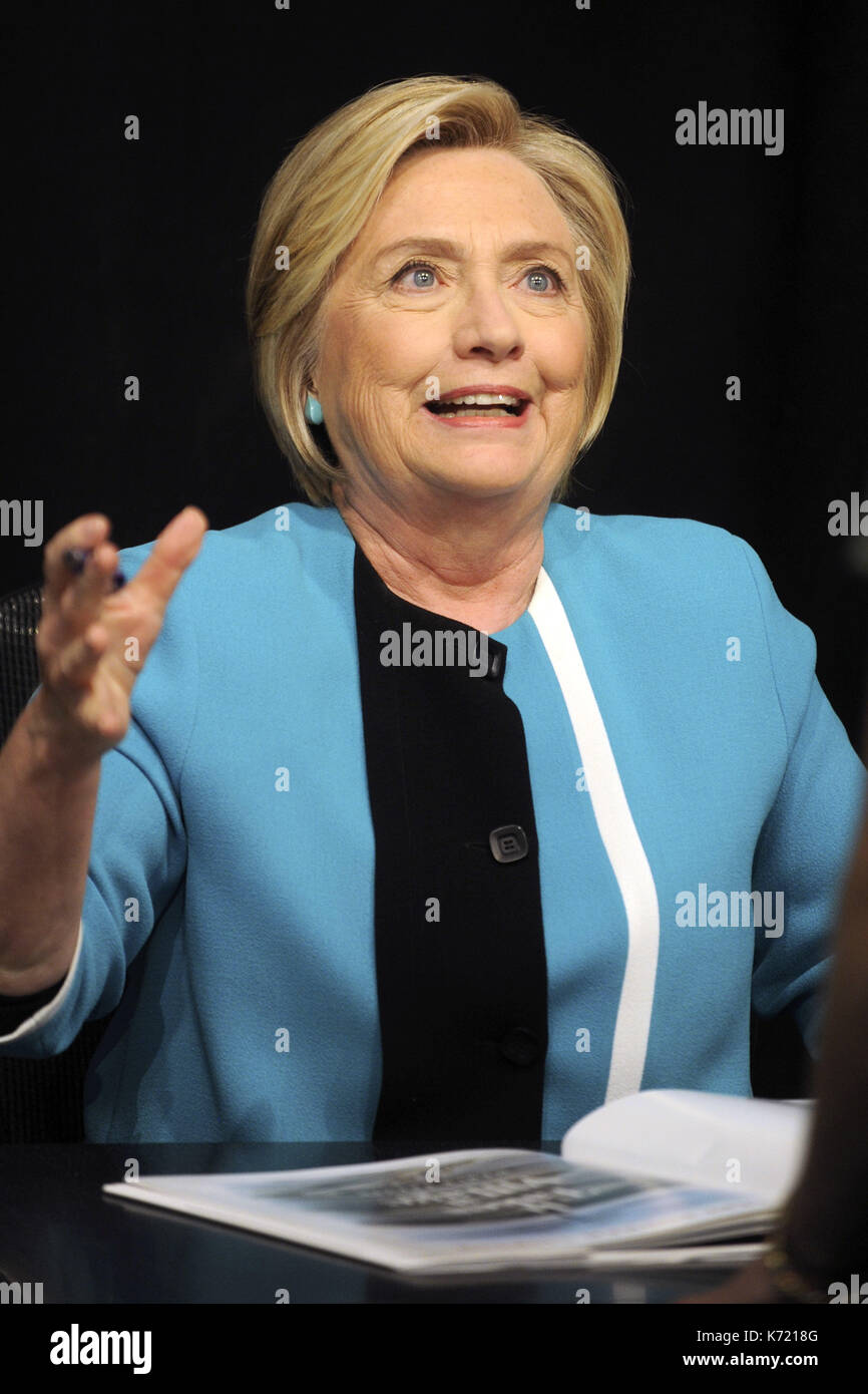 New York City. 12th Sep, 2017. Hillary Clinton signs copies of her book, 'What Happened' at Barnes & Noble Union Square on September 12, 2017 in New York City. | Verwendung weltweit/picture alliance Credit: dpa/Alamy Live News Stock Photo