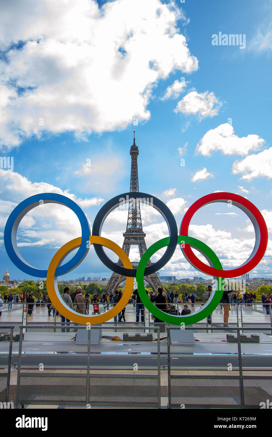 Paris, France. 14th Sep, 2017. The Olympic Rings being placed in front of the Eiffel Tower in celebration of the French capital won the hosting right for the 2024 summer Olympic Games. Credit: SOPA Images Limited/Alamy Live News Stock Photo