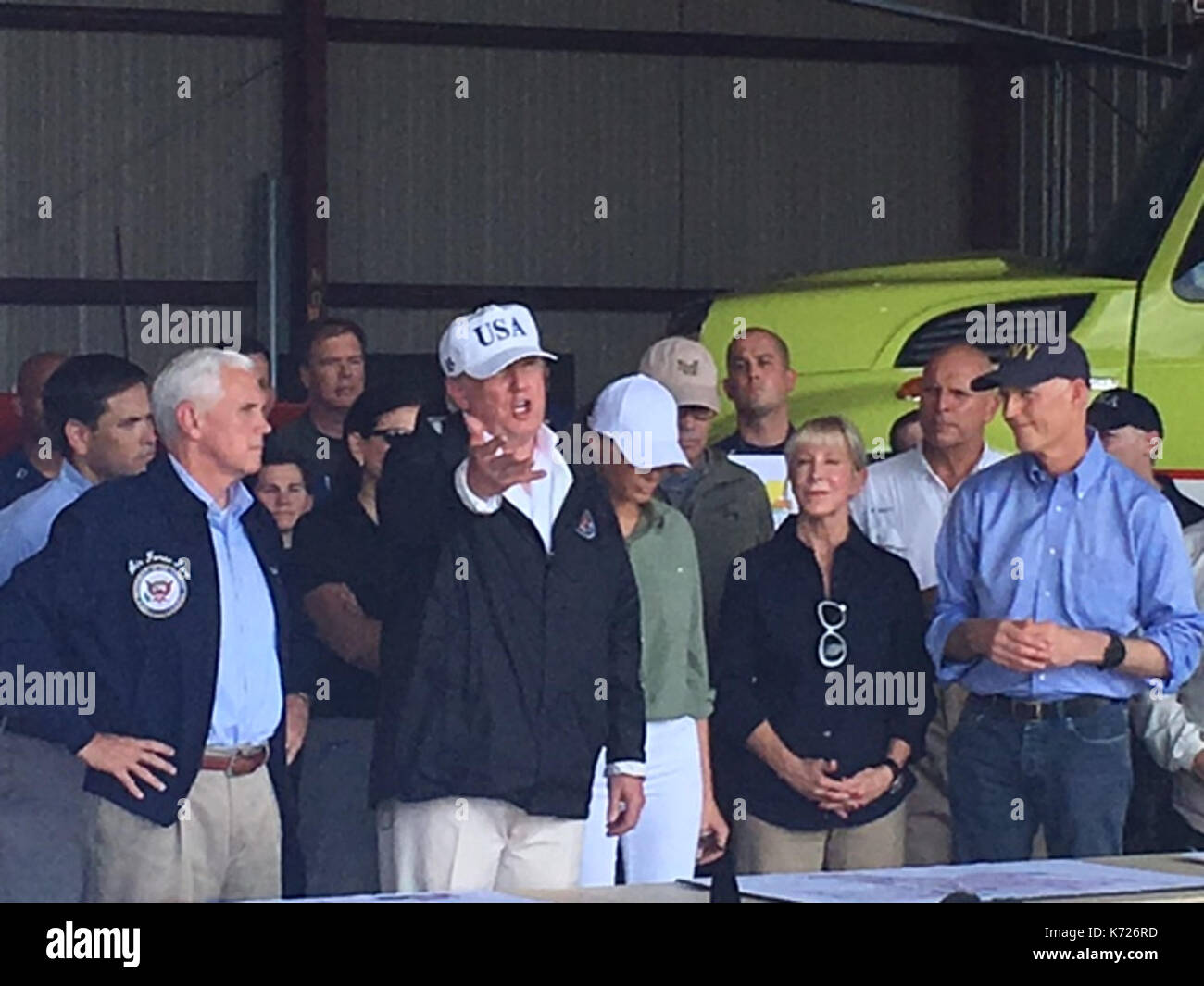 Fort Myers, FL, USA. 14th Sep, 2017. US President Donald Trump, with First Lady Melania Trump, Vice President Mike Pence and Florida Governor Rick Scott at Hangar Bay 3, Southwest Florida International Airport Fort Myers, Florida prior to their tour of the Naples Estates neighborhood that was damaged during Hurricane Irma September 14, 2017 in Naples, Florida. Credit: Mpi122/Media Punch/Alamy Live News Stock Photo