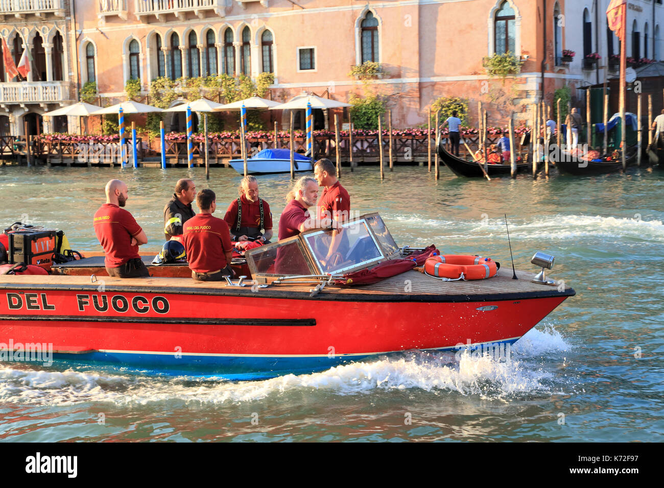 Venetian firefighters and fireboat (Vigili del fuoco), Grand Canal Grande Stock Photo