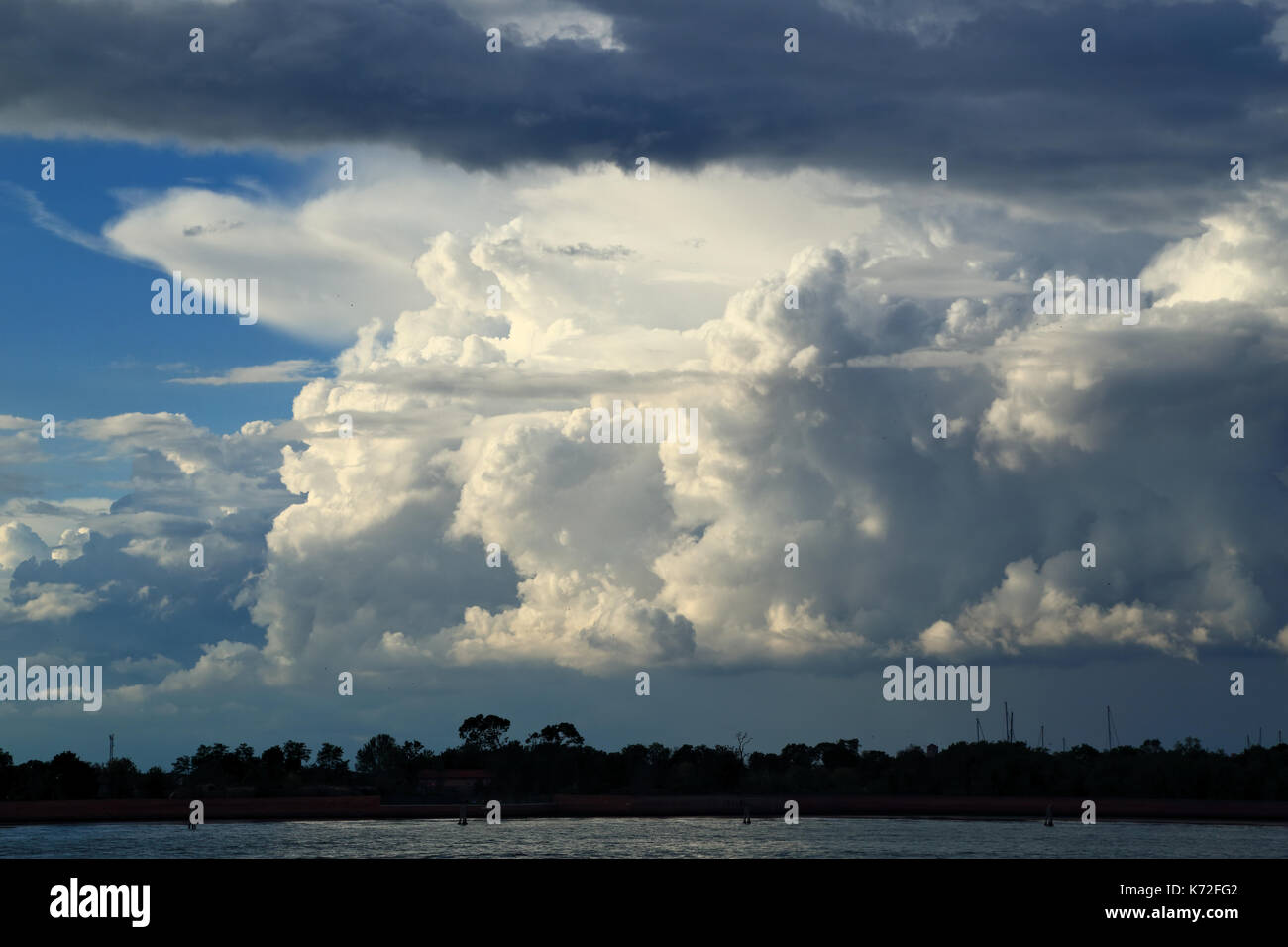 Dramatic thunderstorm cloud formation Stock Photo