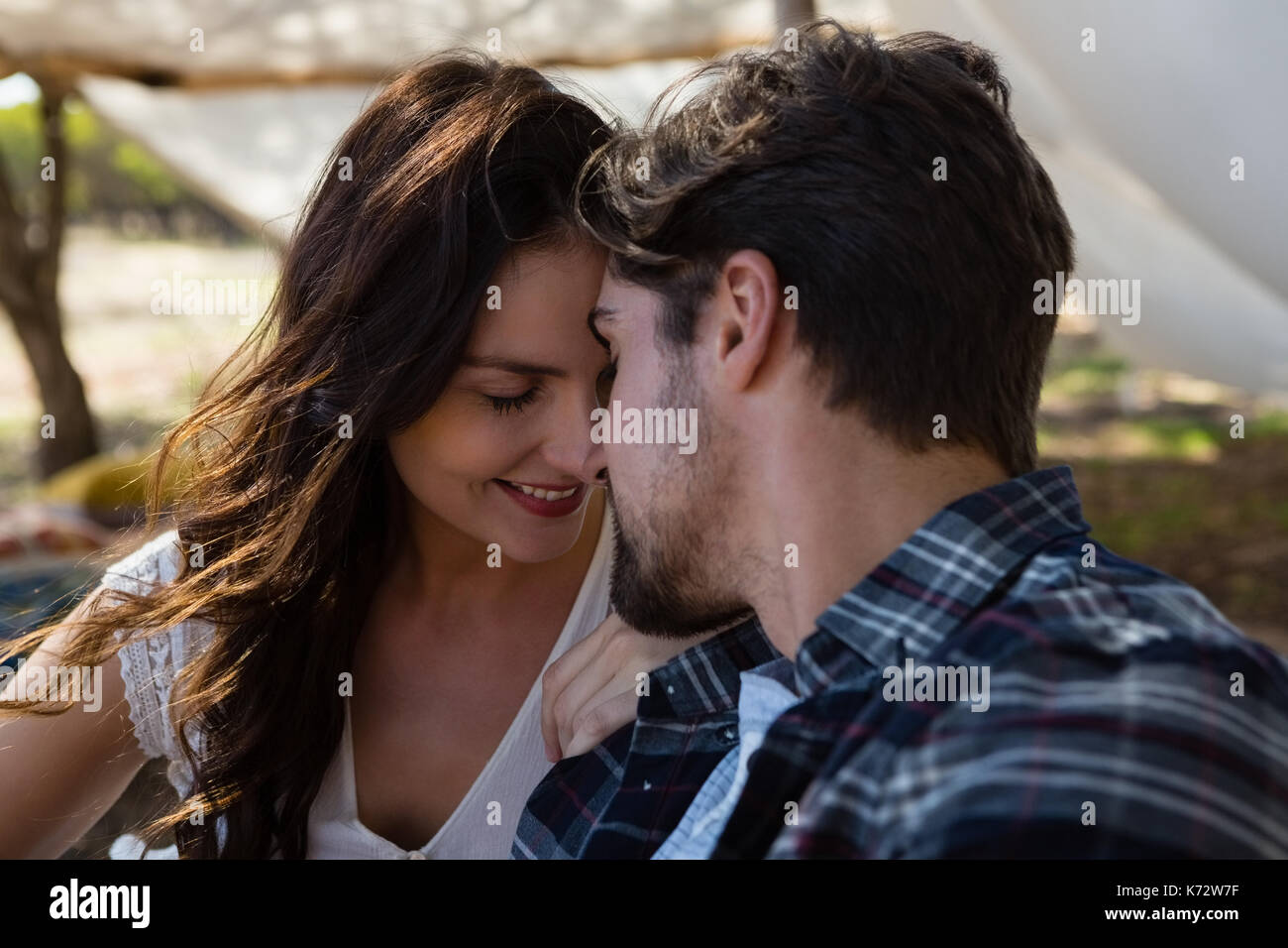 Romantic couple close up hi-res stock photography and images - Alamy