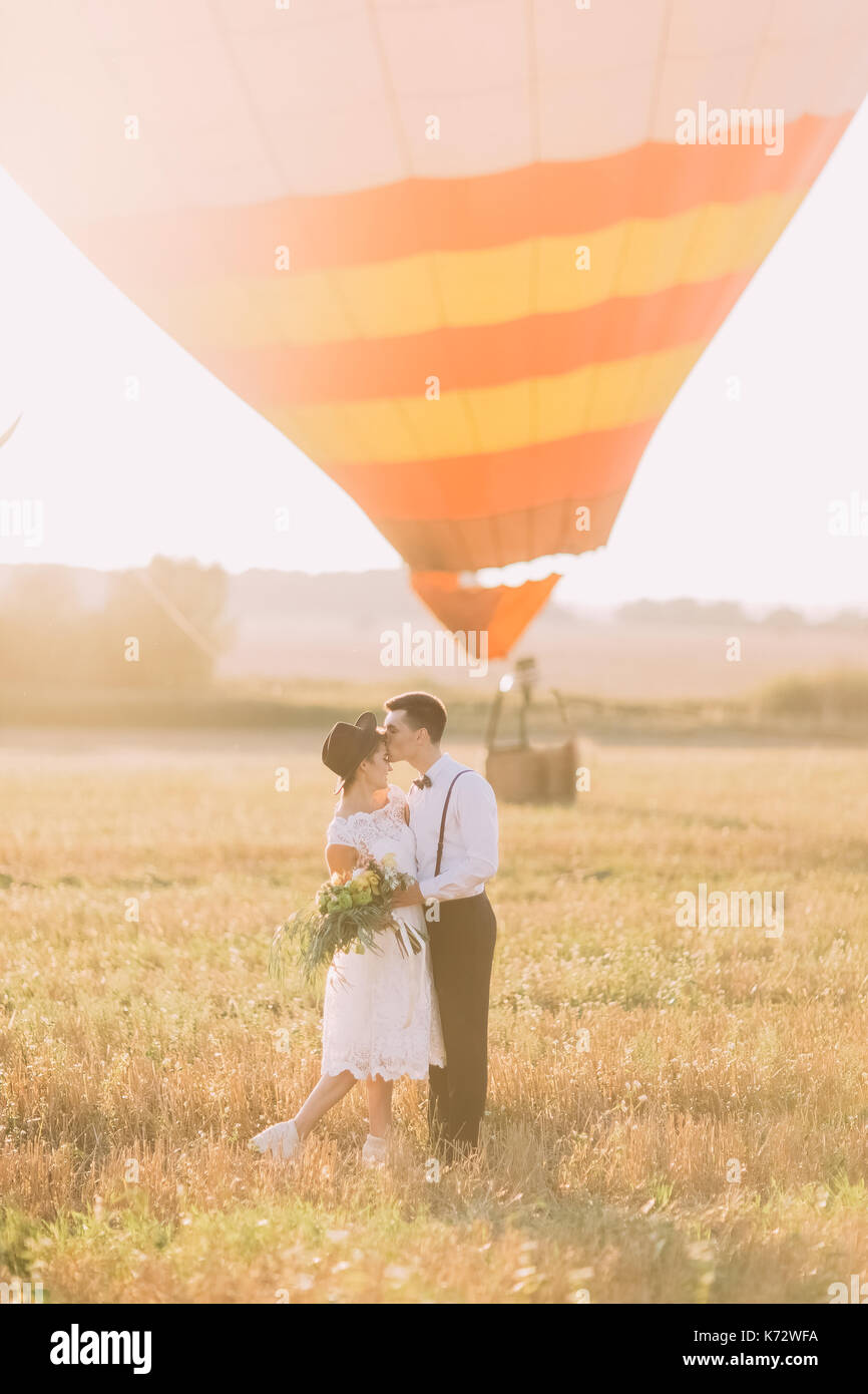 Happy newlyweds posing in park hi-res stock photography and images - Alamy