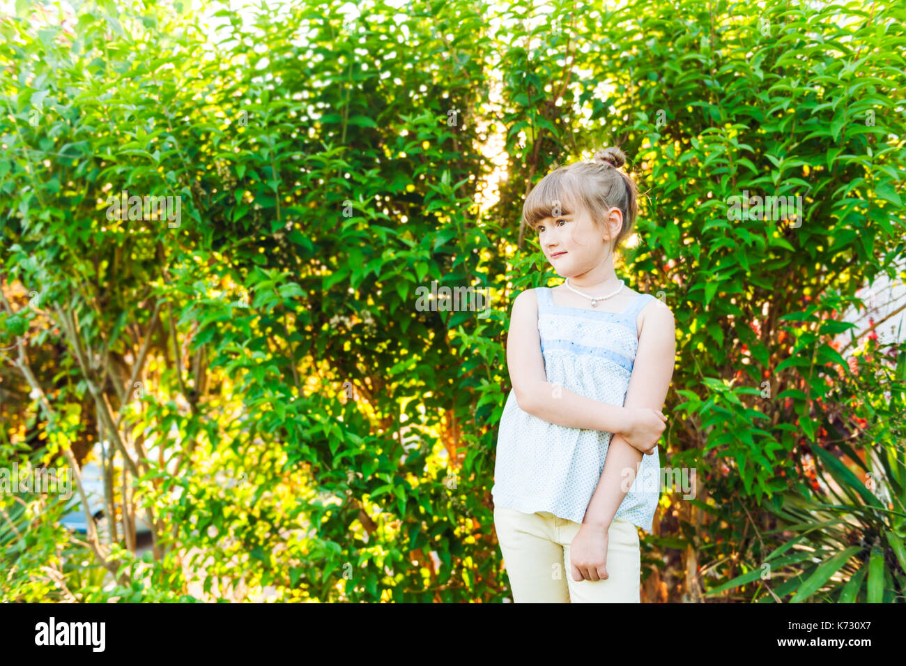 Outdoor portrait of a cute little girl Stock Photo - Alamy