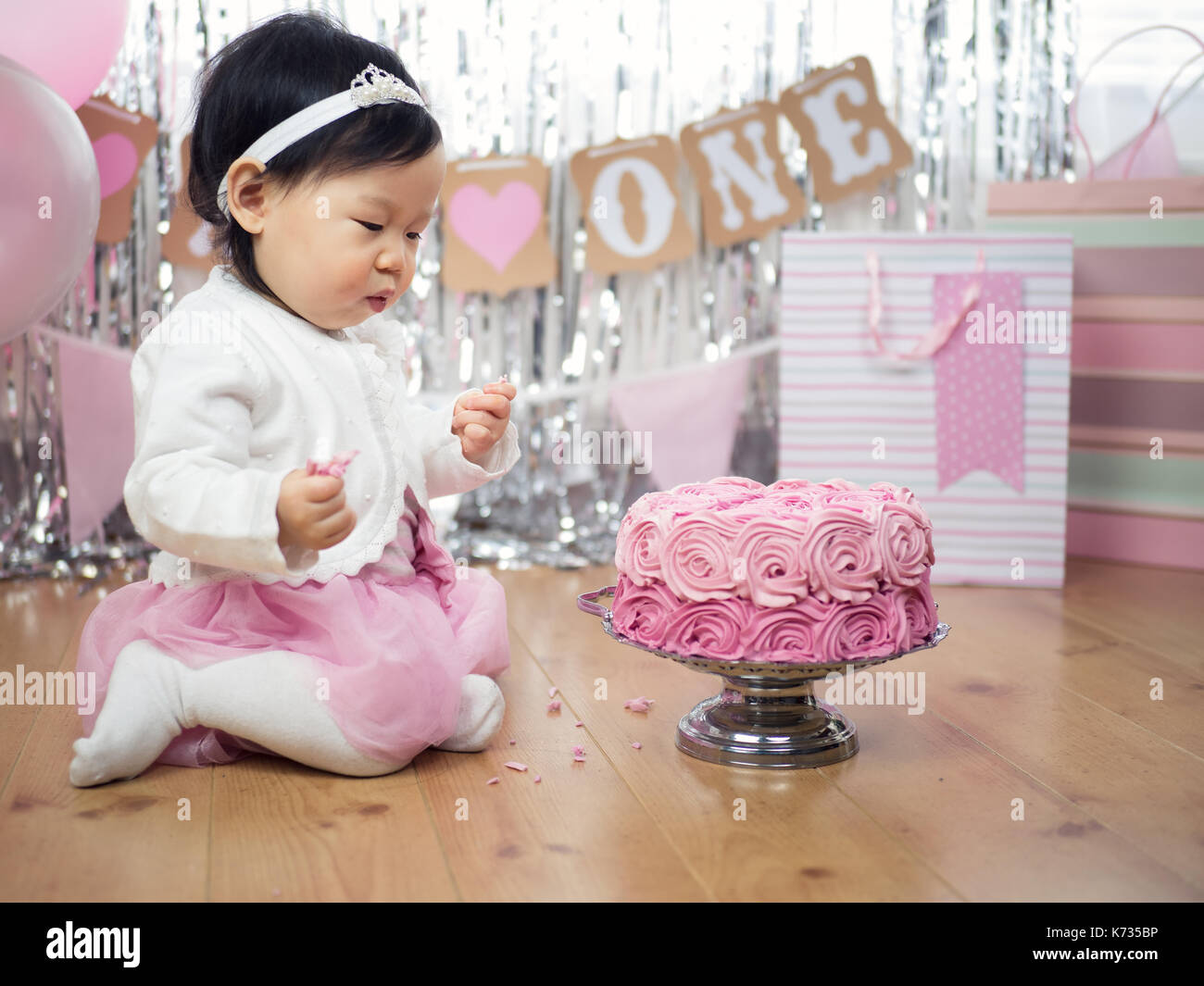 baby girl celebrate her first birthday Stock Photo - Alamy