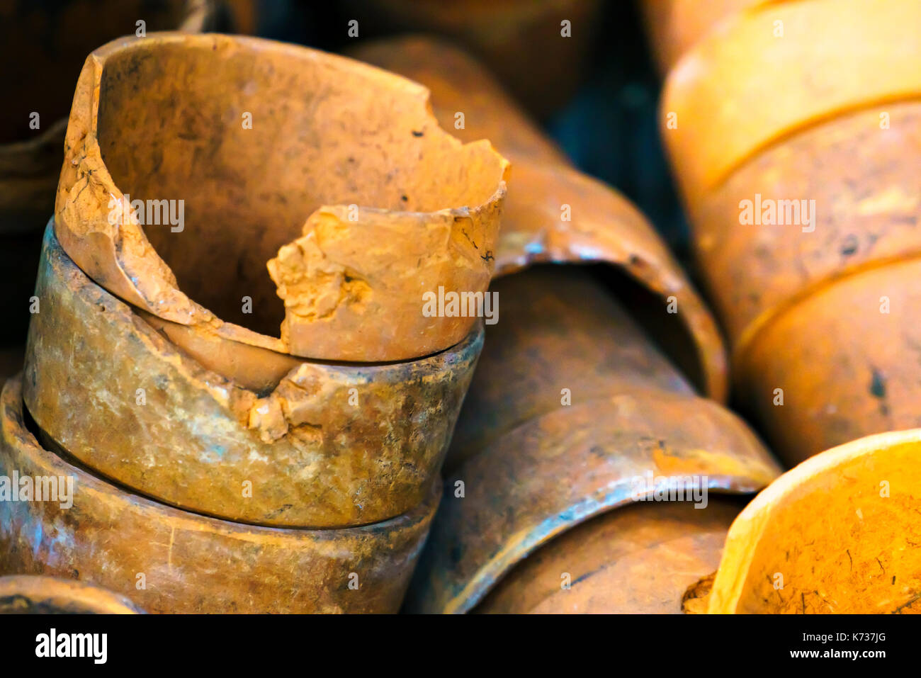 Broken ceramic pots hires stock photography and images Alamy