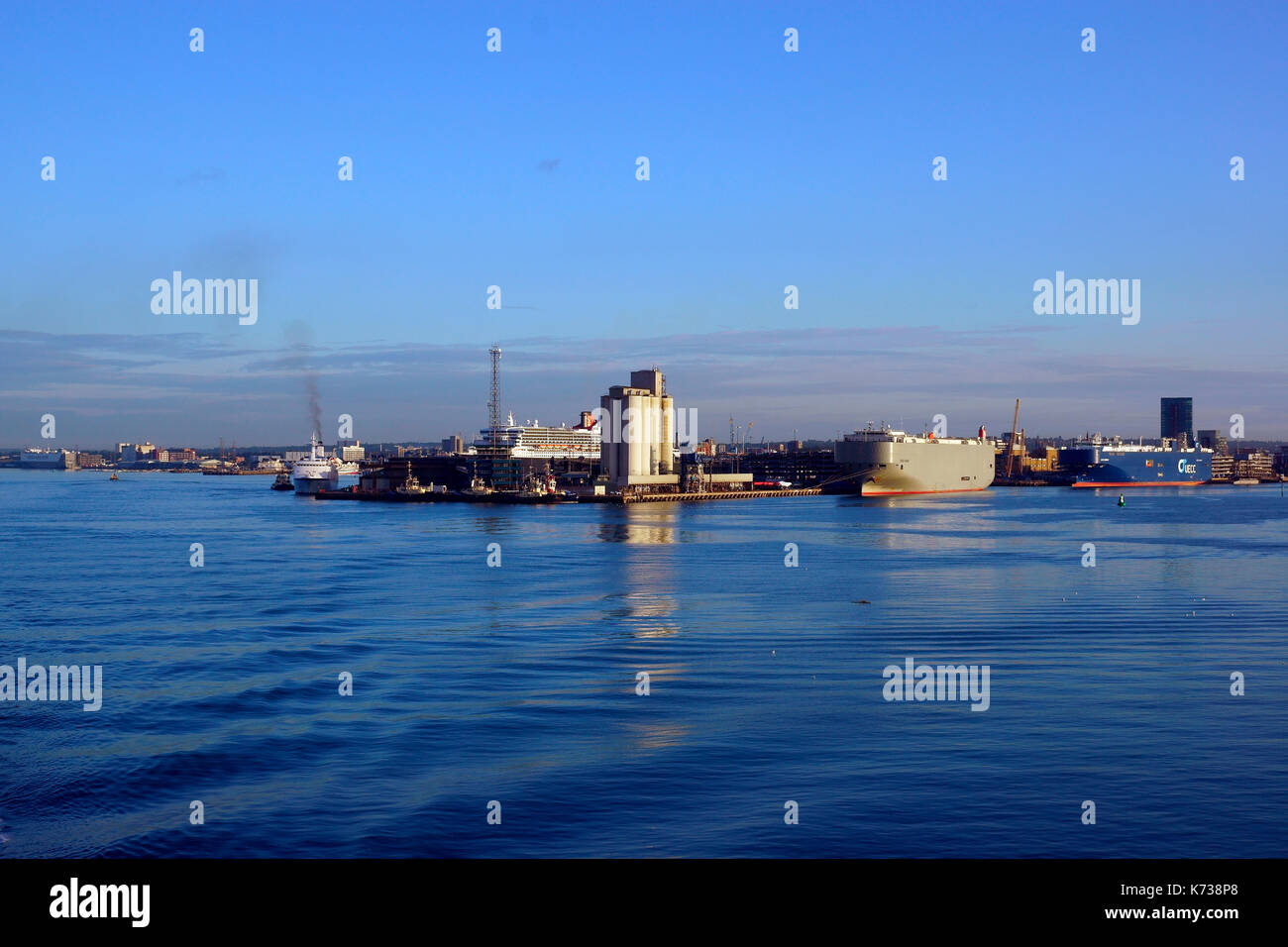 Southampton dock workers hires stock photography and images Alamy