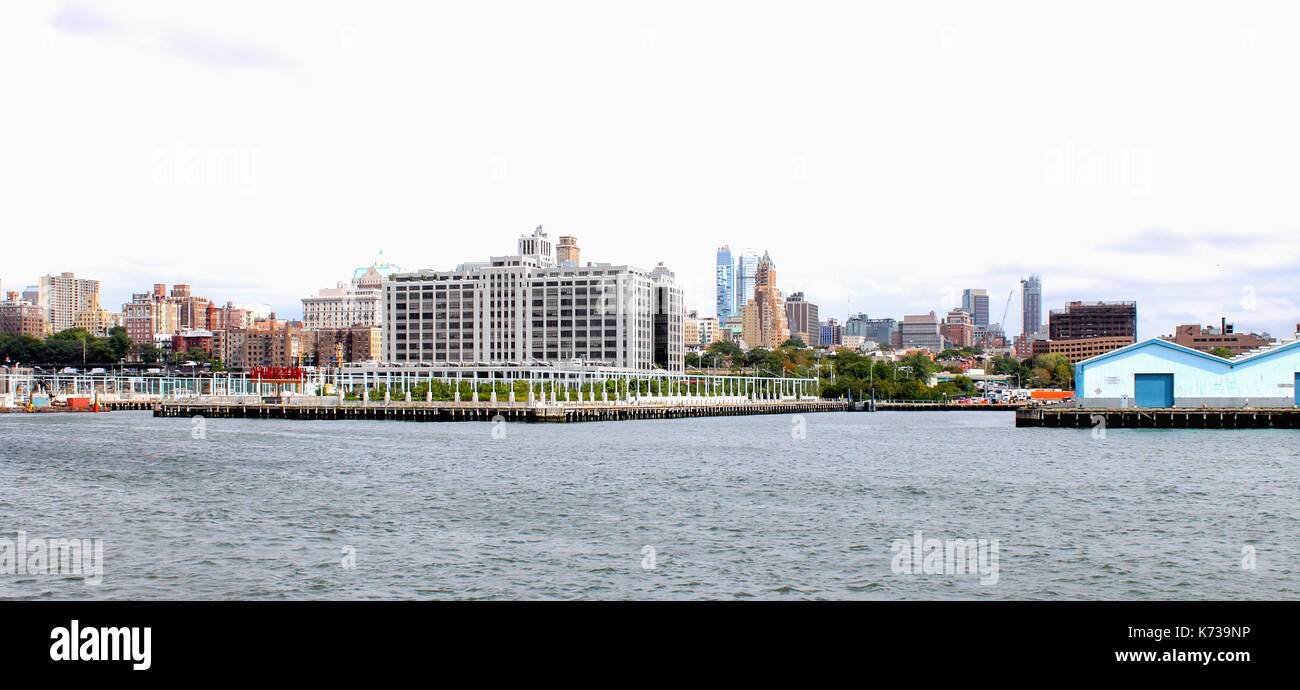 New York, USA 28 September 2016 Brooklyn Waterfront between Pier 6 and the Port Authority