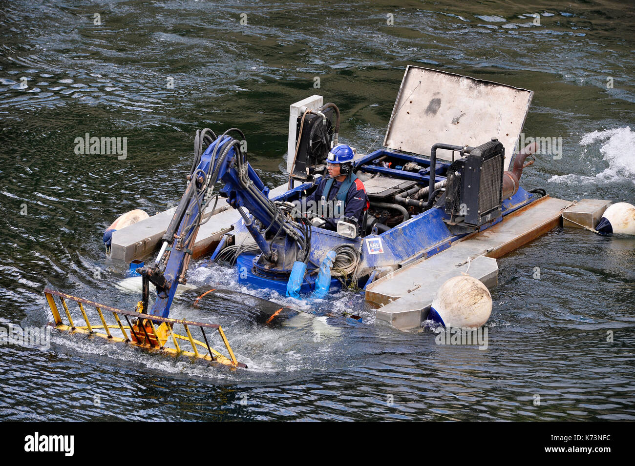 Cleaning barge hires stock photography and images Alamy