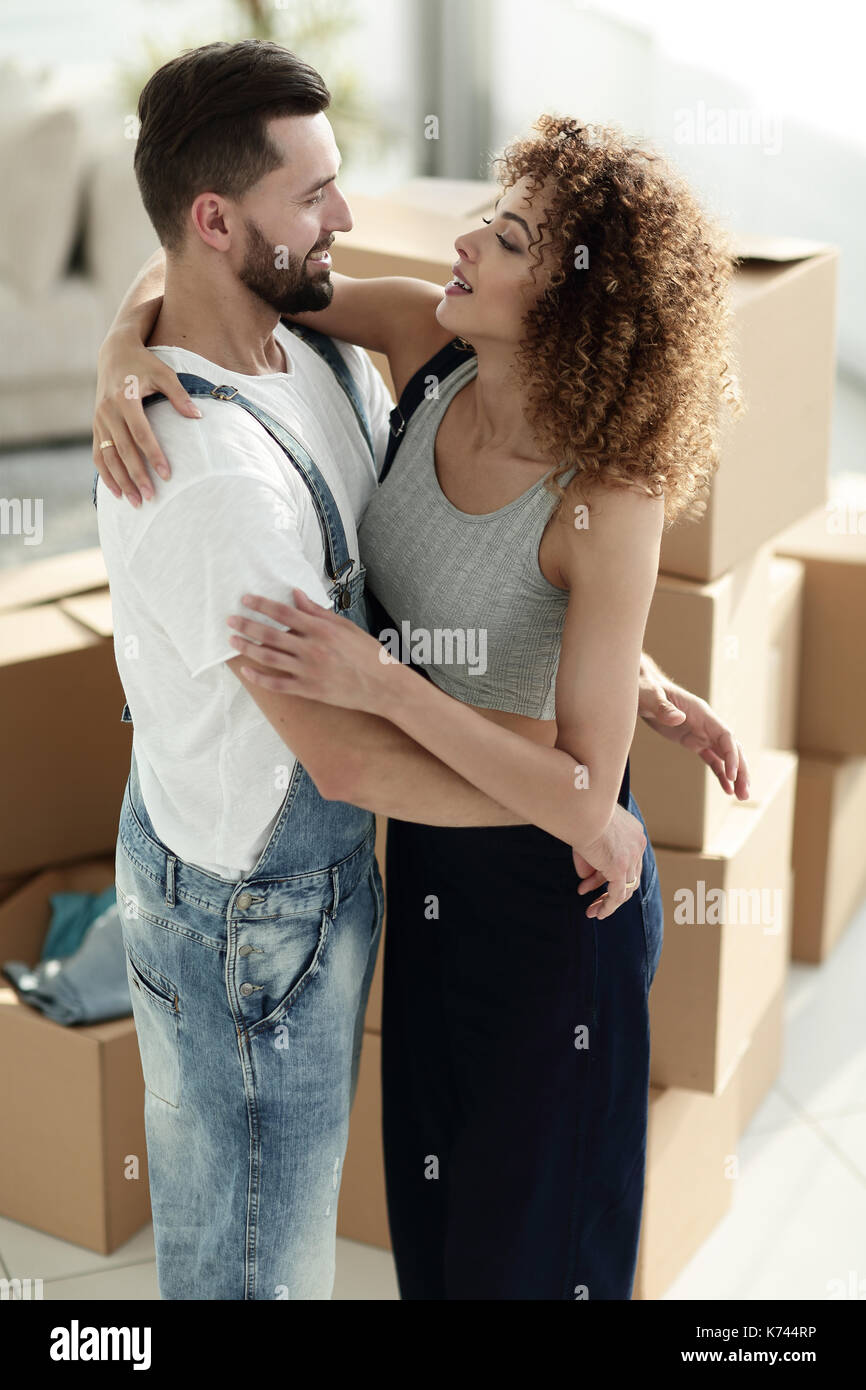 Portrait of a married couple when moving to a new house Stock Photo - Alamy