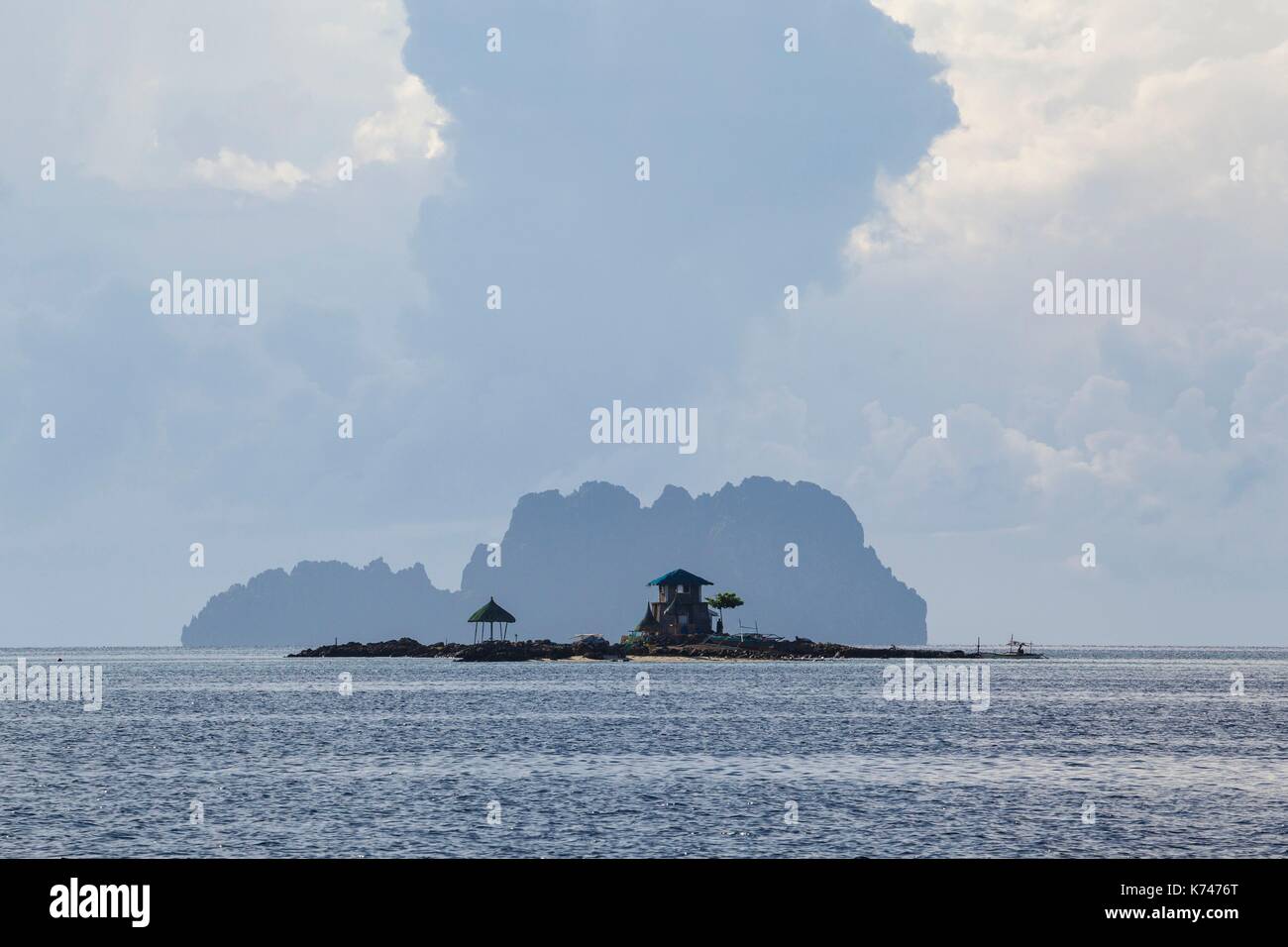 Philippines, Palawan, Taytay Bay, Inhabited island with Pabellon