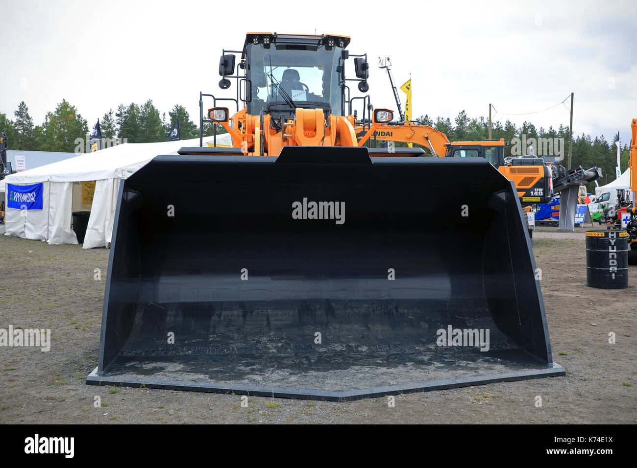 HYVINKAA, FINLAND - SEPTEMBER 8, 2017: Hyundai HL980 wheel loader on  display on Maxpo 2017 by the Finnish distributor Suomen Telakone Oy Stock  Photo - Alamy