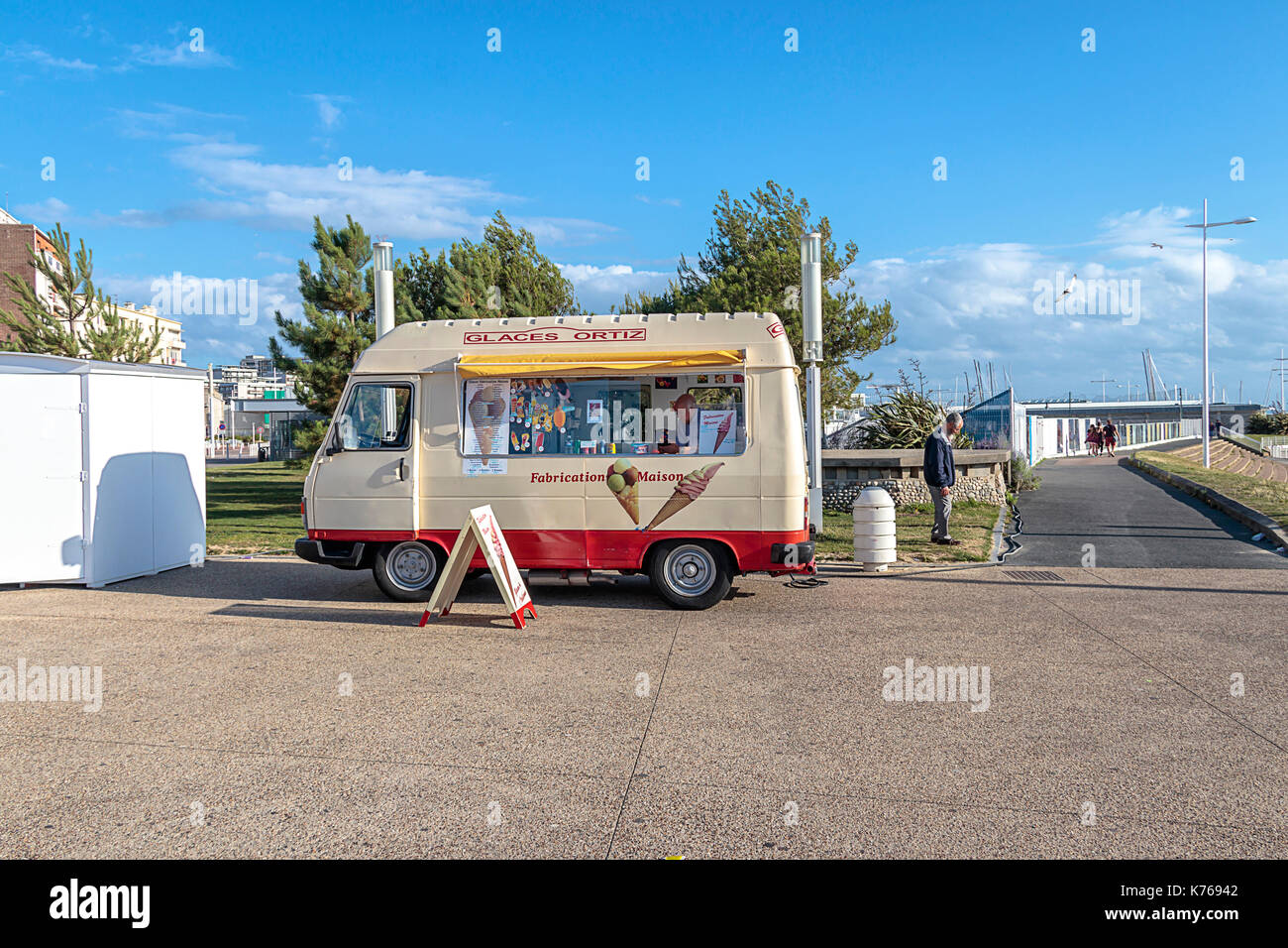 Glaces Ortiz, Ice Cream Van At La Plage In Le Havre, France Stock Photo -  Alamy